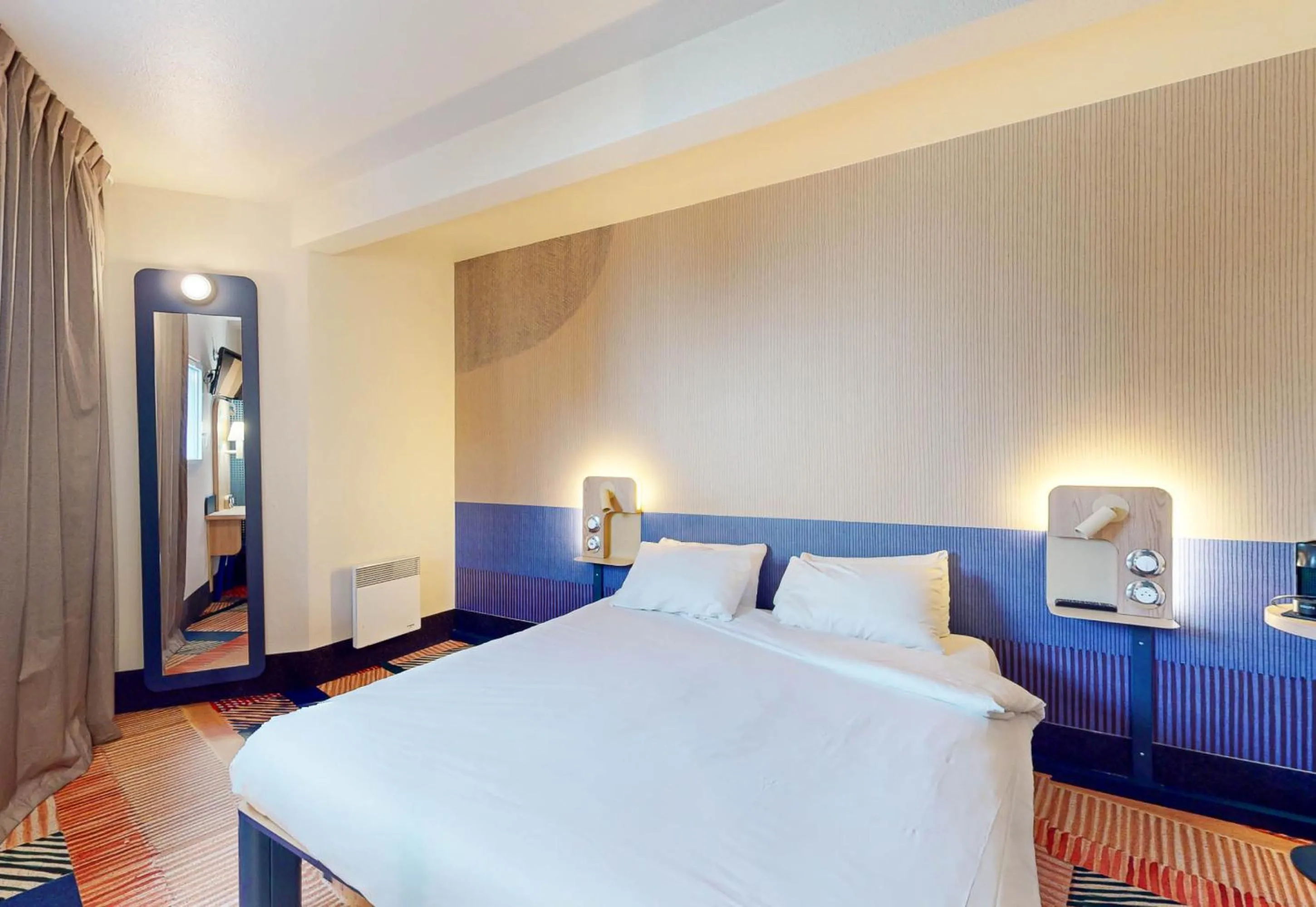 Photo of the whole room, Bed in B&B HOTEL Nantes Centre