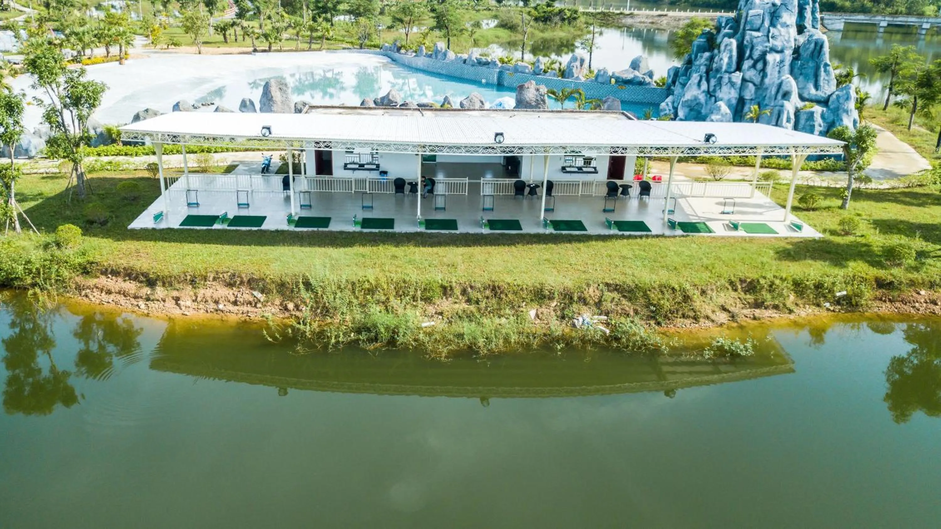 Swimming pool in Muong Thanh Luxury Dien Lam