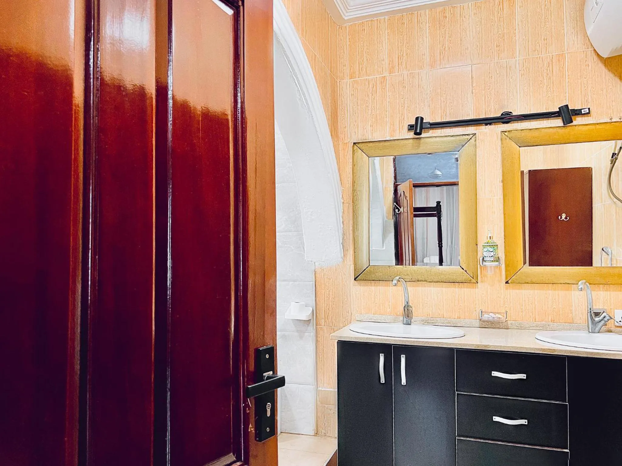 Coconut Pointe Villa & Beach Resort