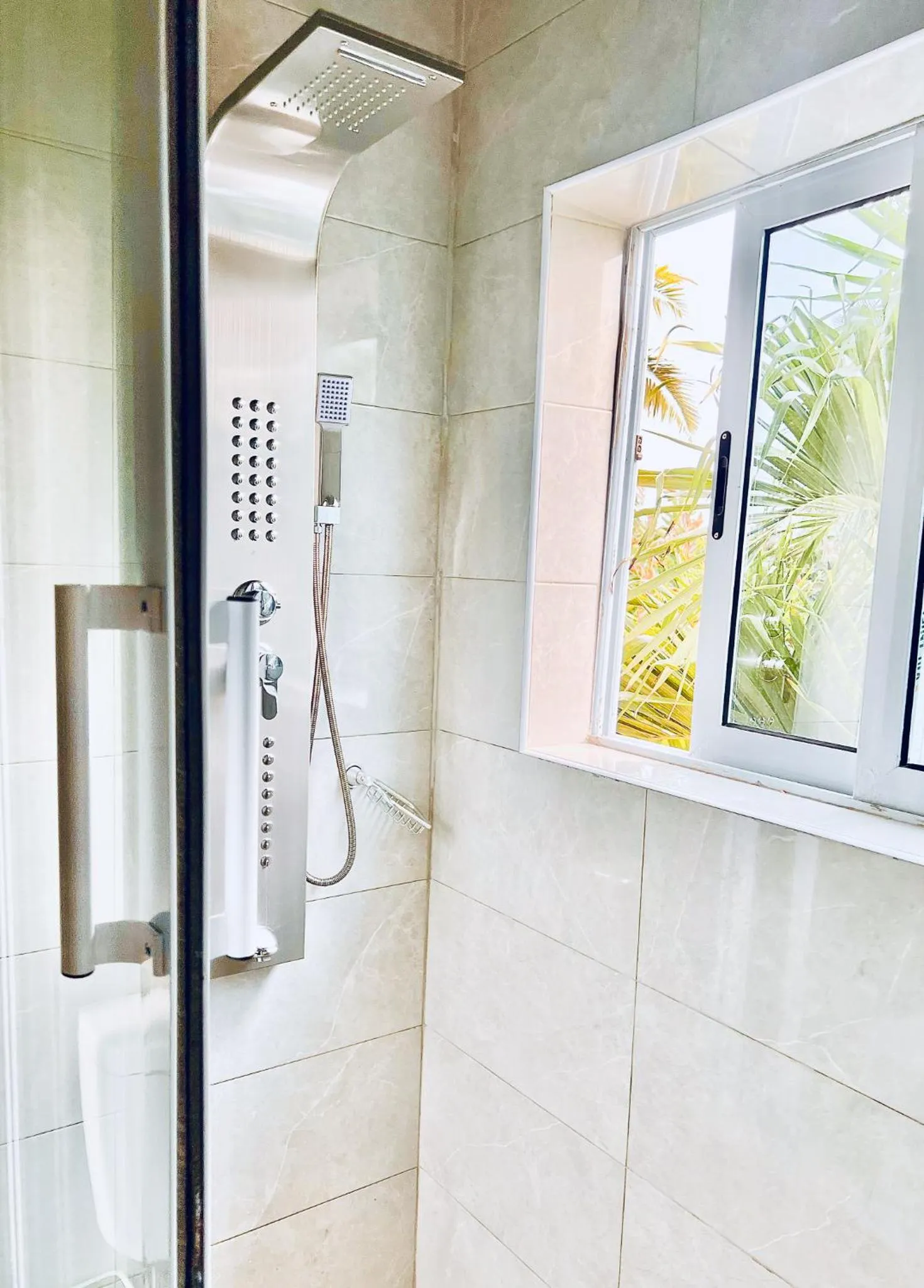 Coconut Pointe Villa & Beach Resort