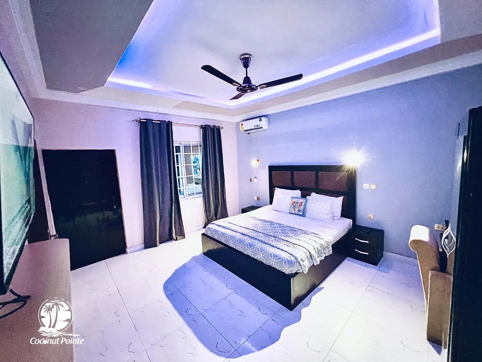 Bed in Coconut Pointe Villa & Beach Resort