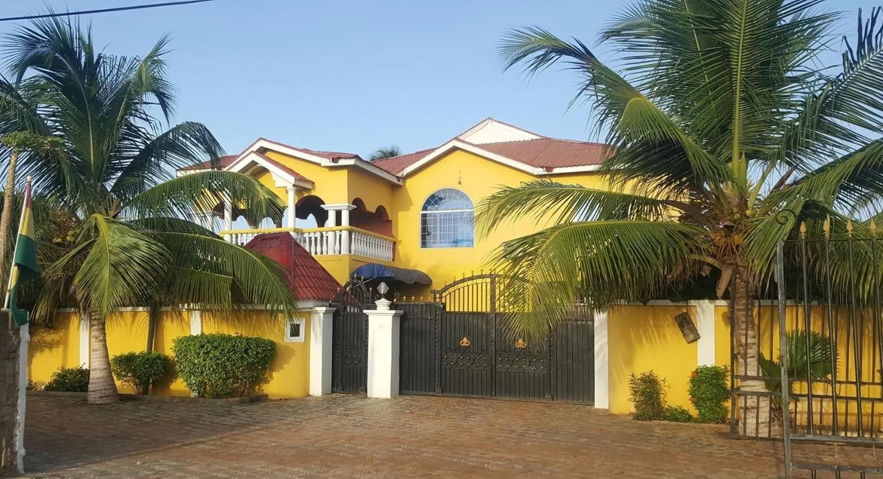 Coconut Pointe Villa & Beach Resort