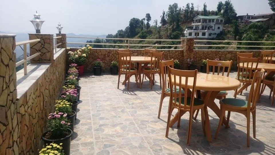 Restaurant/places to eat in The Golden Peak, Hotel