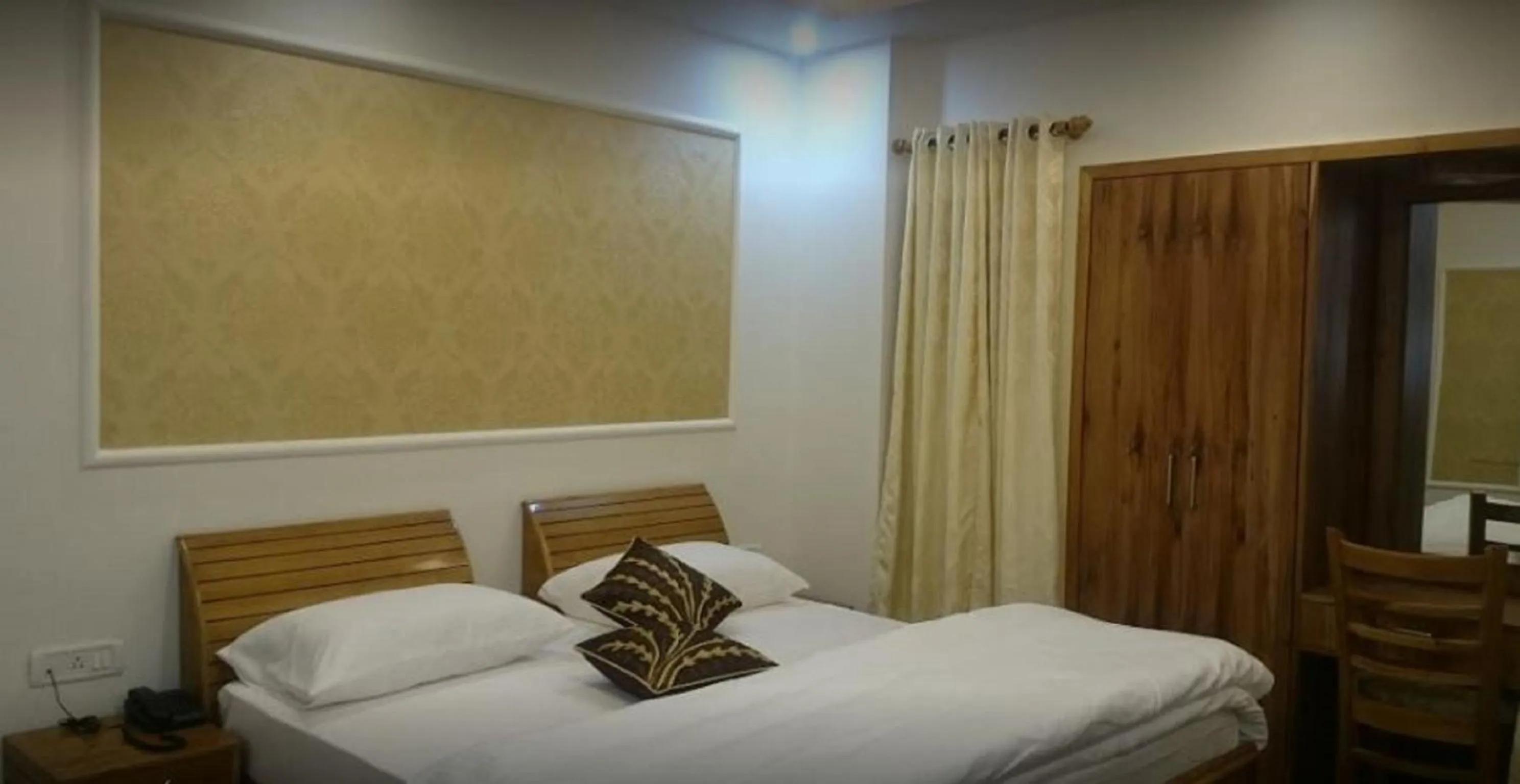 Bedroom, Bed in The Golden Peak, Hotel