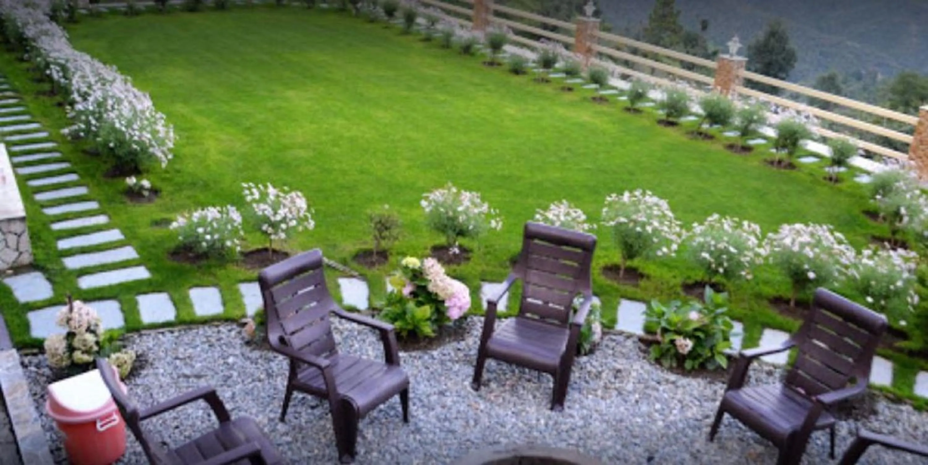 Garden in The Golden Peak, Hotel