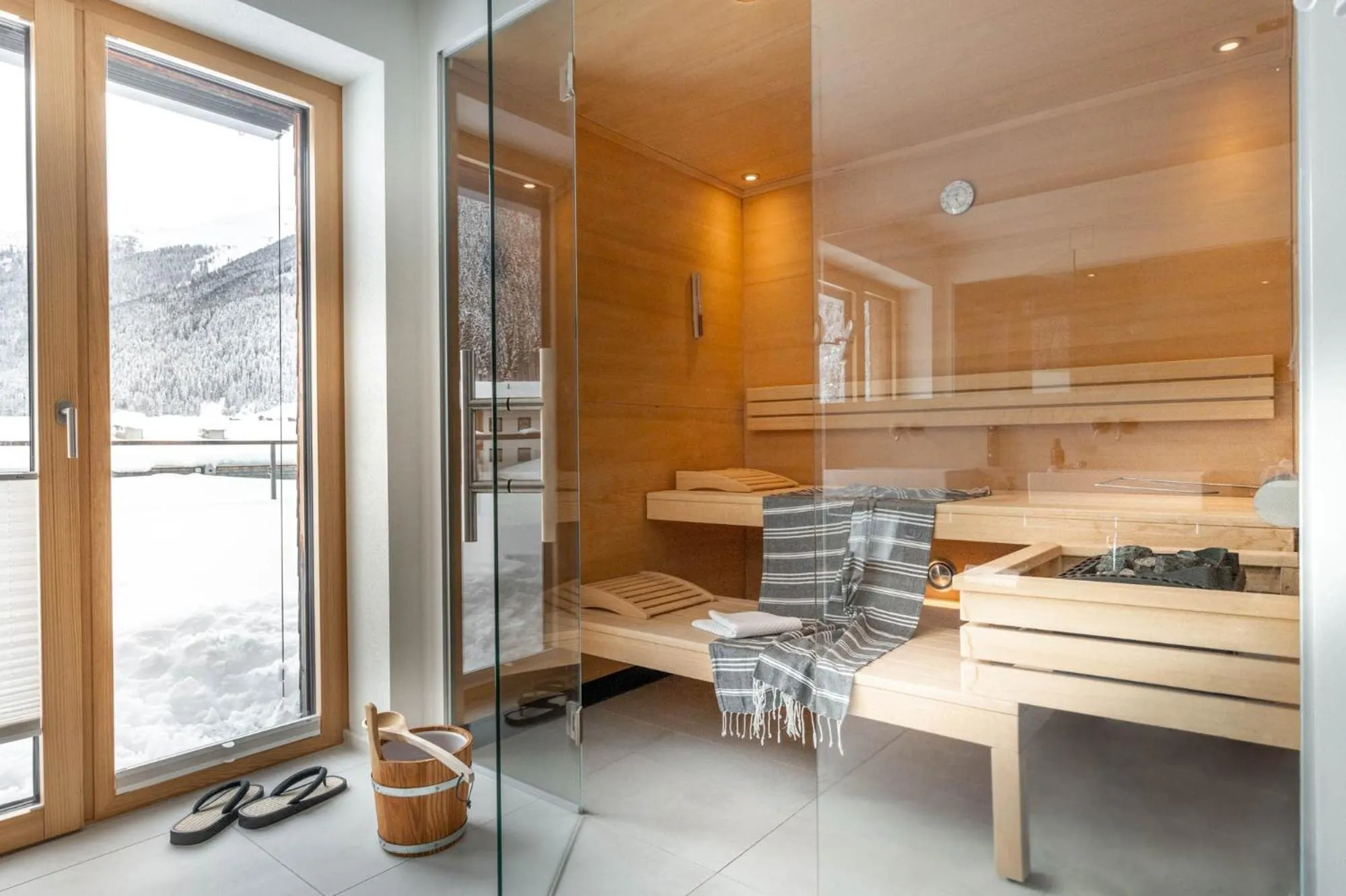 Sauna, Bed in Sporthotel Chalet