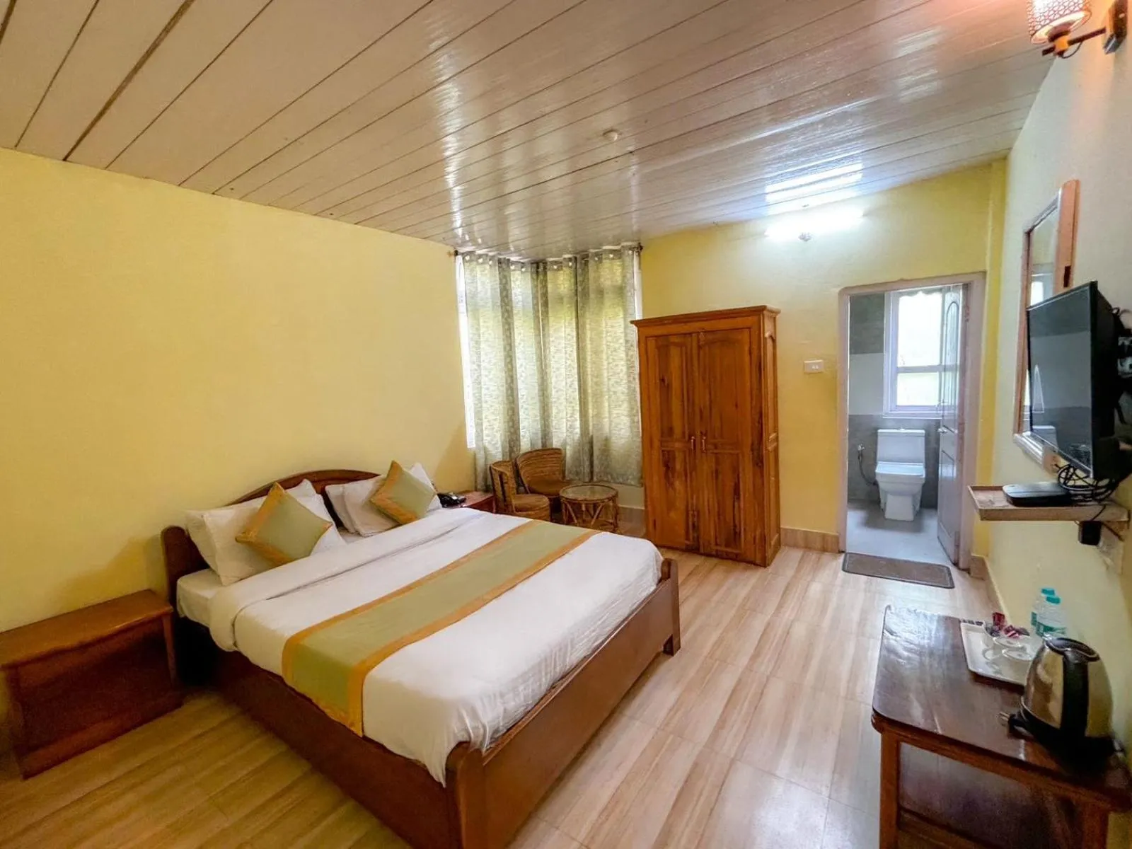 Bedroom, Bed in Pemaling Lords Inn Dirang