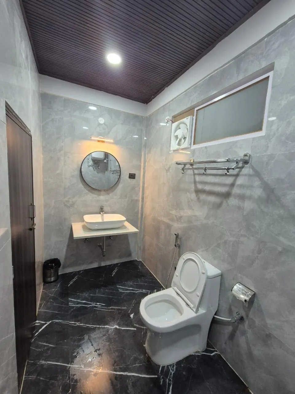Bathroom in Pemaling Lords Inn Dirang