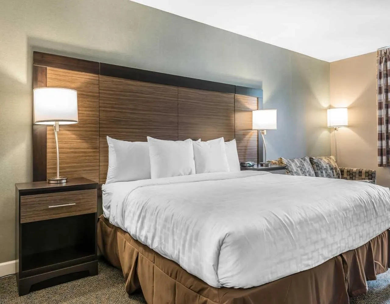 Bedroom in Clarion Inn Belle Vernon