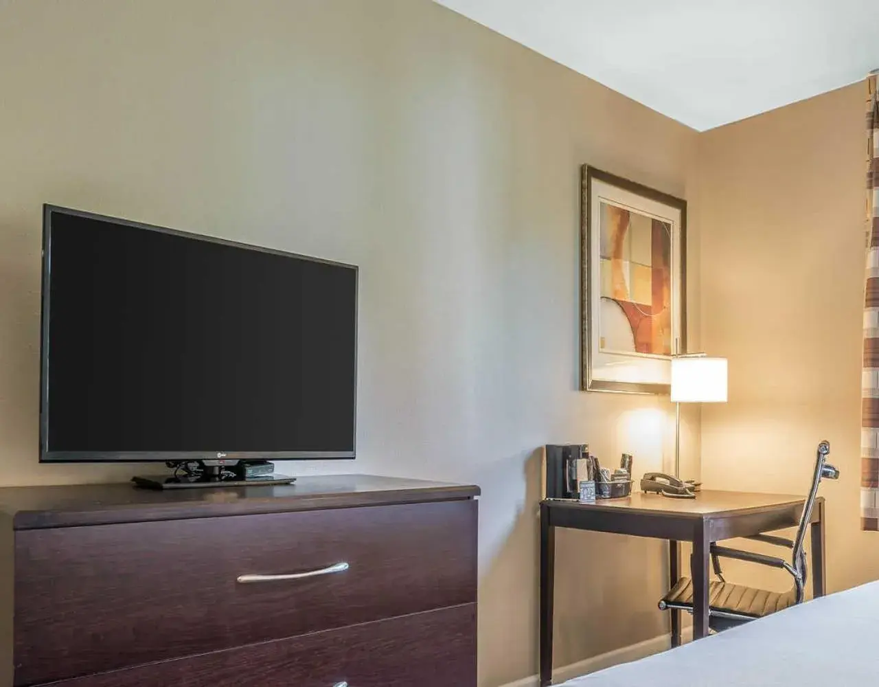 King Room - Non-Smoking in Clarion Inn Belle Vernon King Room - Non-Smoking in Clarion Inn Belle Vernon