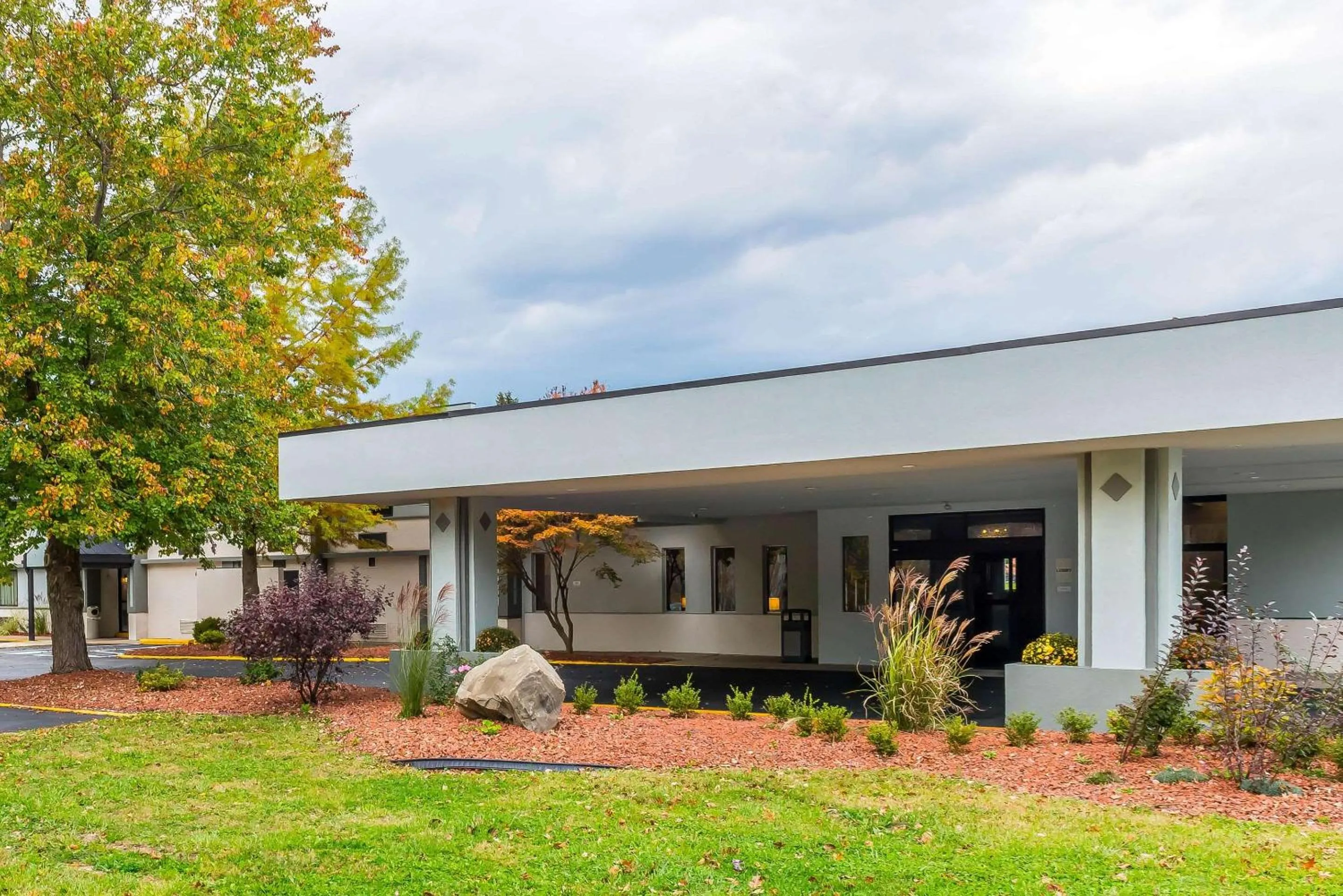 Property building in Clarion Inn Belle Vernon