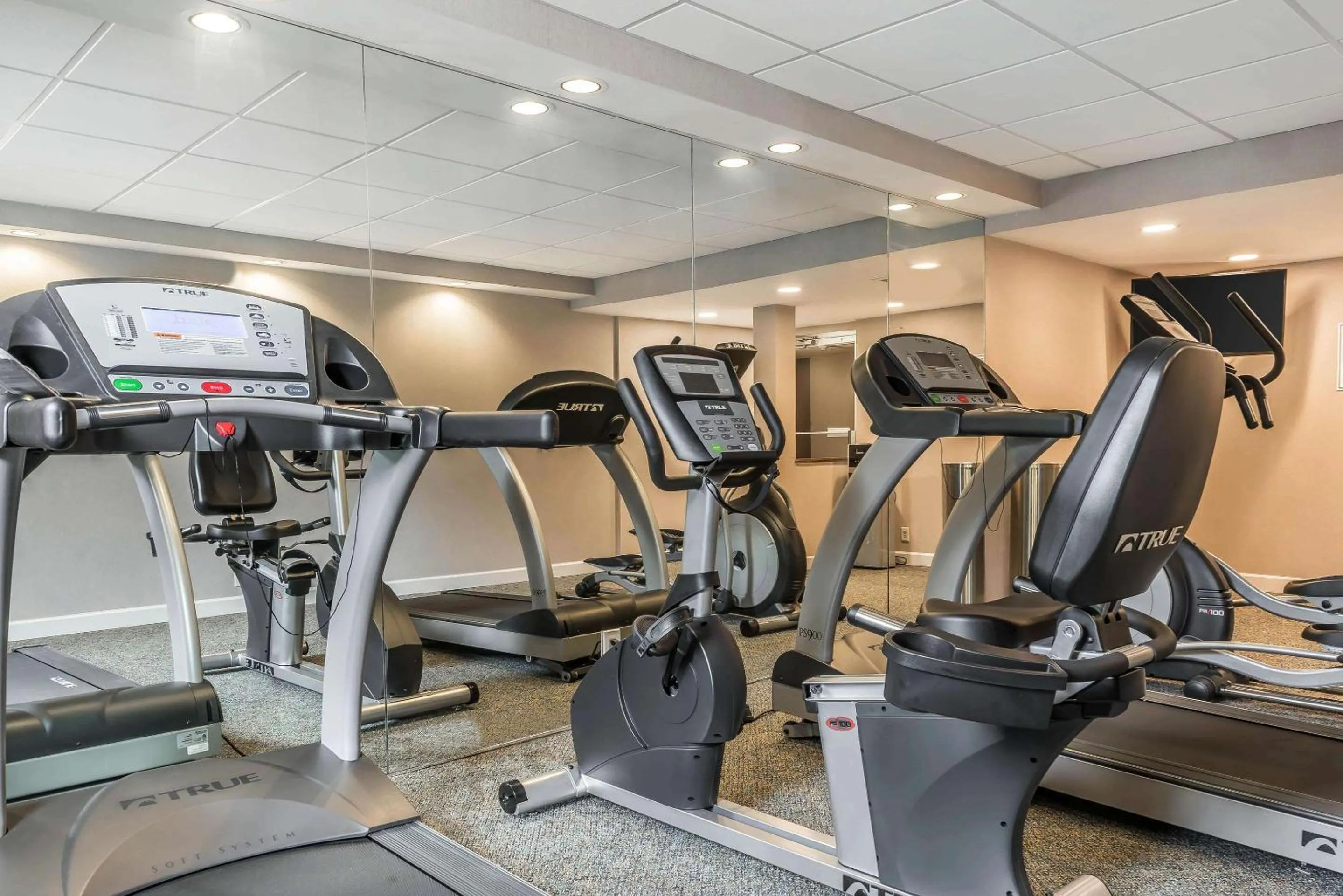 Spa and wellness centre/facilities in Clarion Inn Belle Vernon