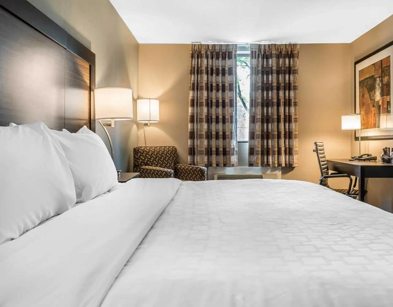 Bedroom in Clarion Inn Belle Vernon