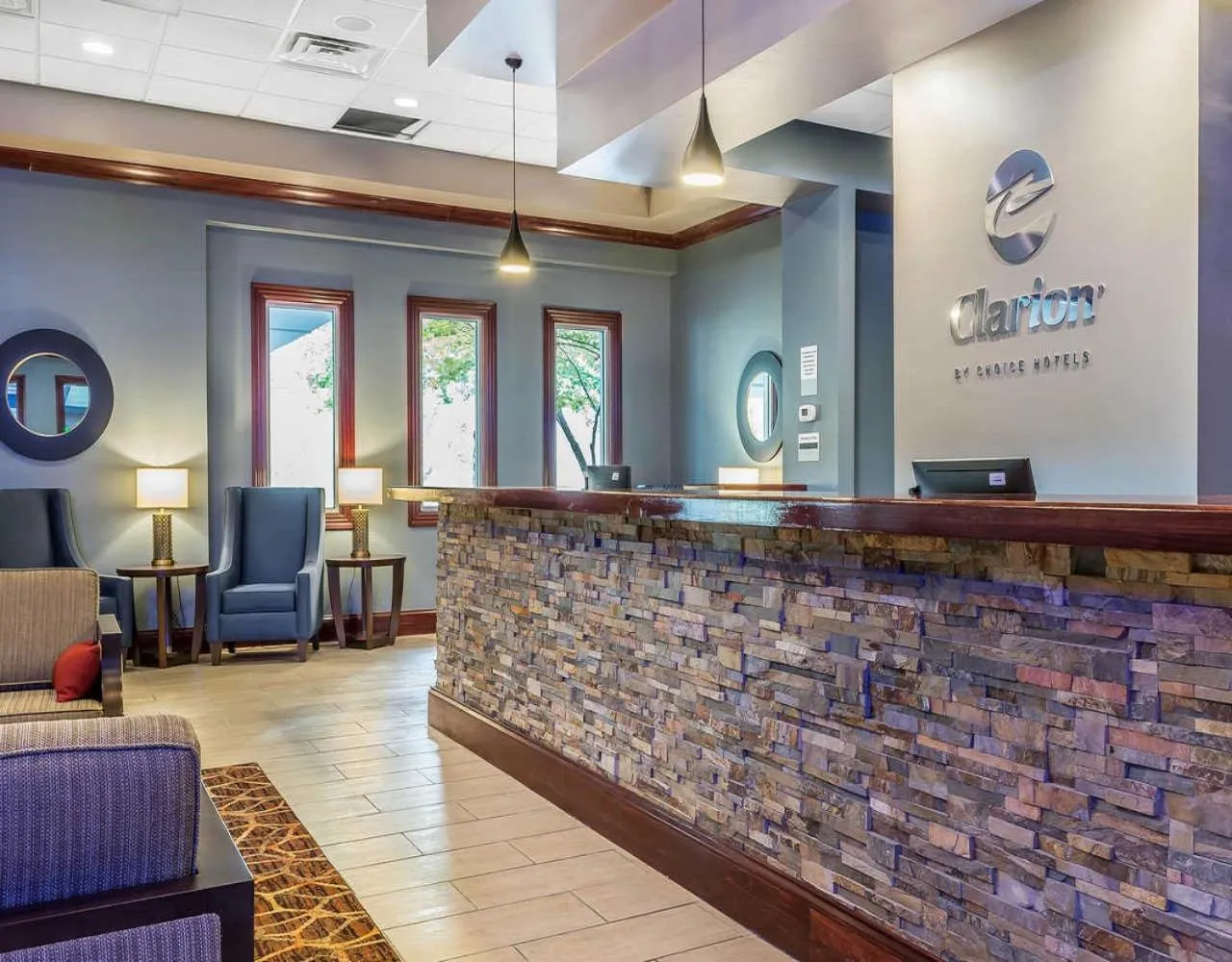 Lobby or reception in Clarion Inn Belle Vernon