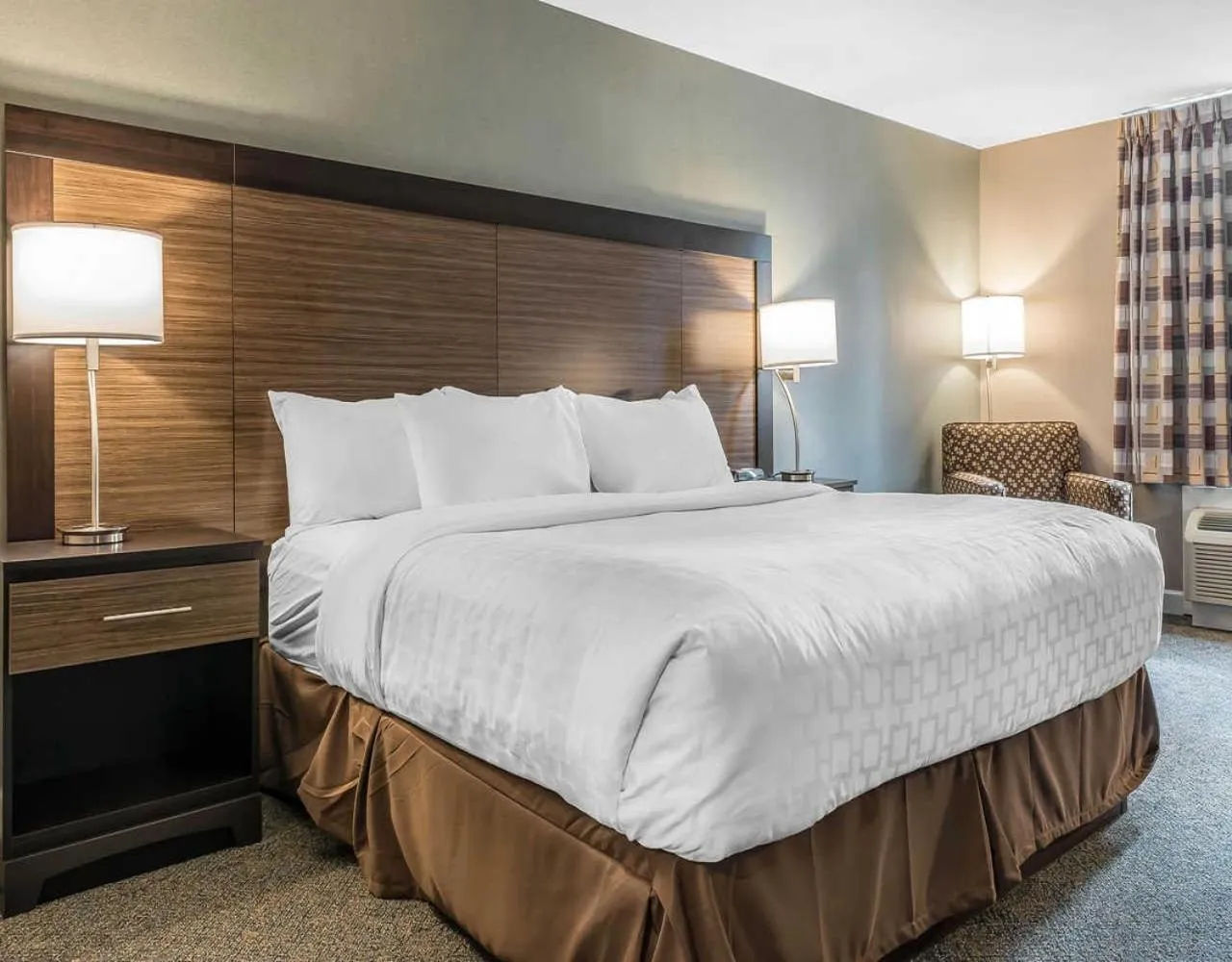 Bedroom in Clarion Inn Belle Vernon