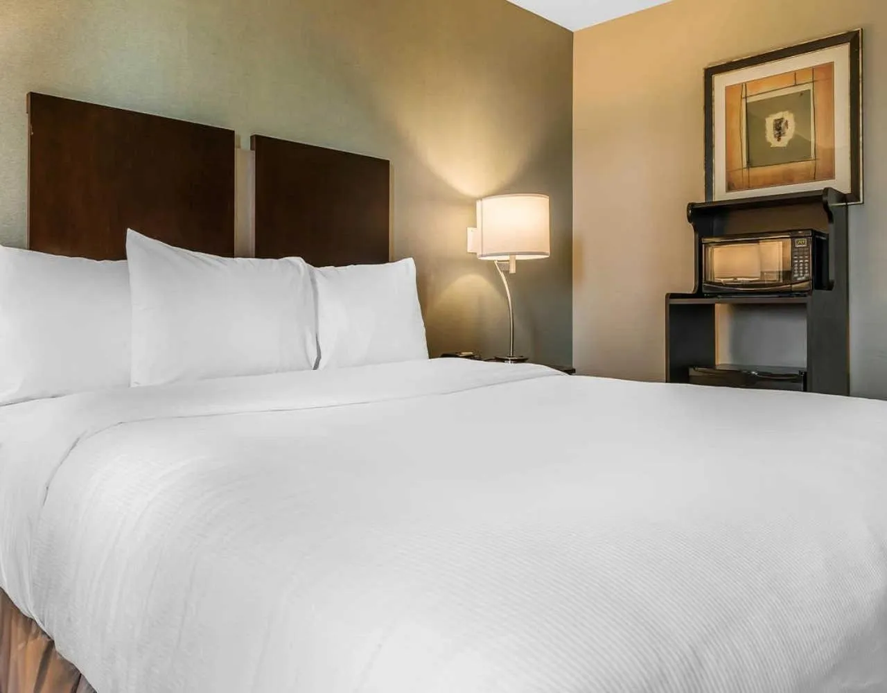 Bedroom in Clarion Inn Belle Vernon