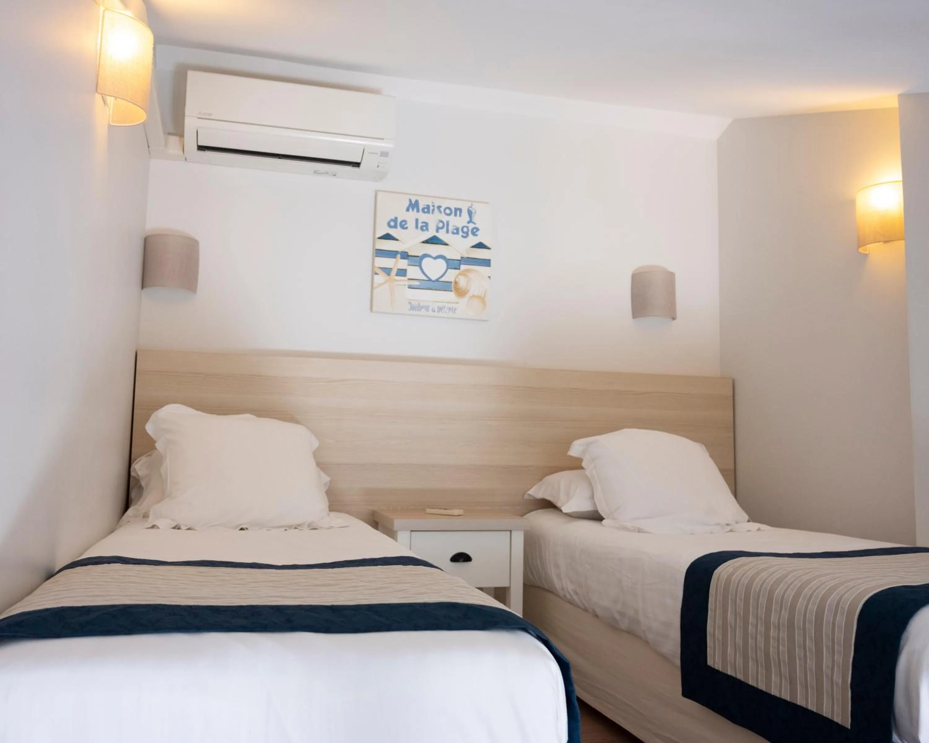 Bed in Hotel La Ciotat - A deux pas de l'eau