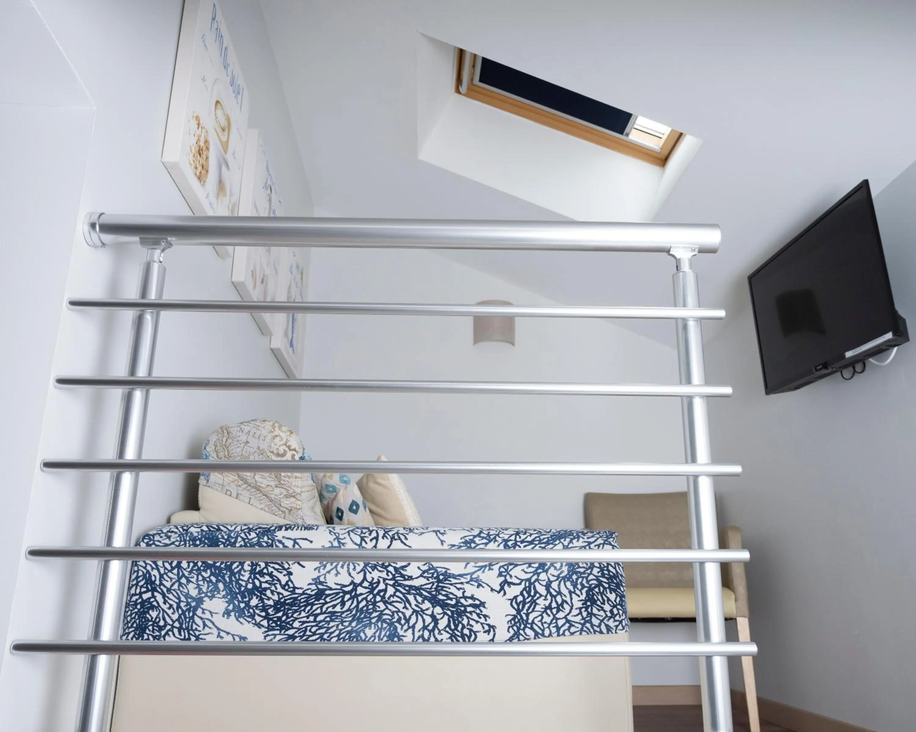 TV and multimedia, Bed in Hotel La Ciotat - A deux pas de l'eau