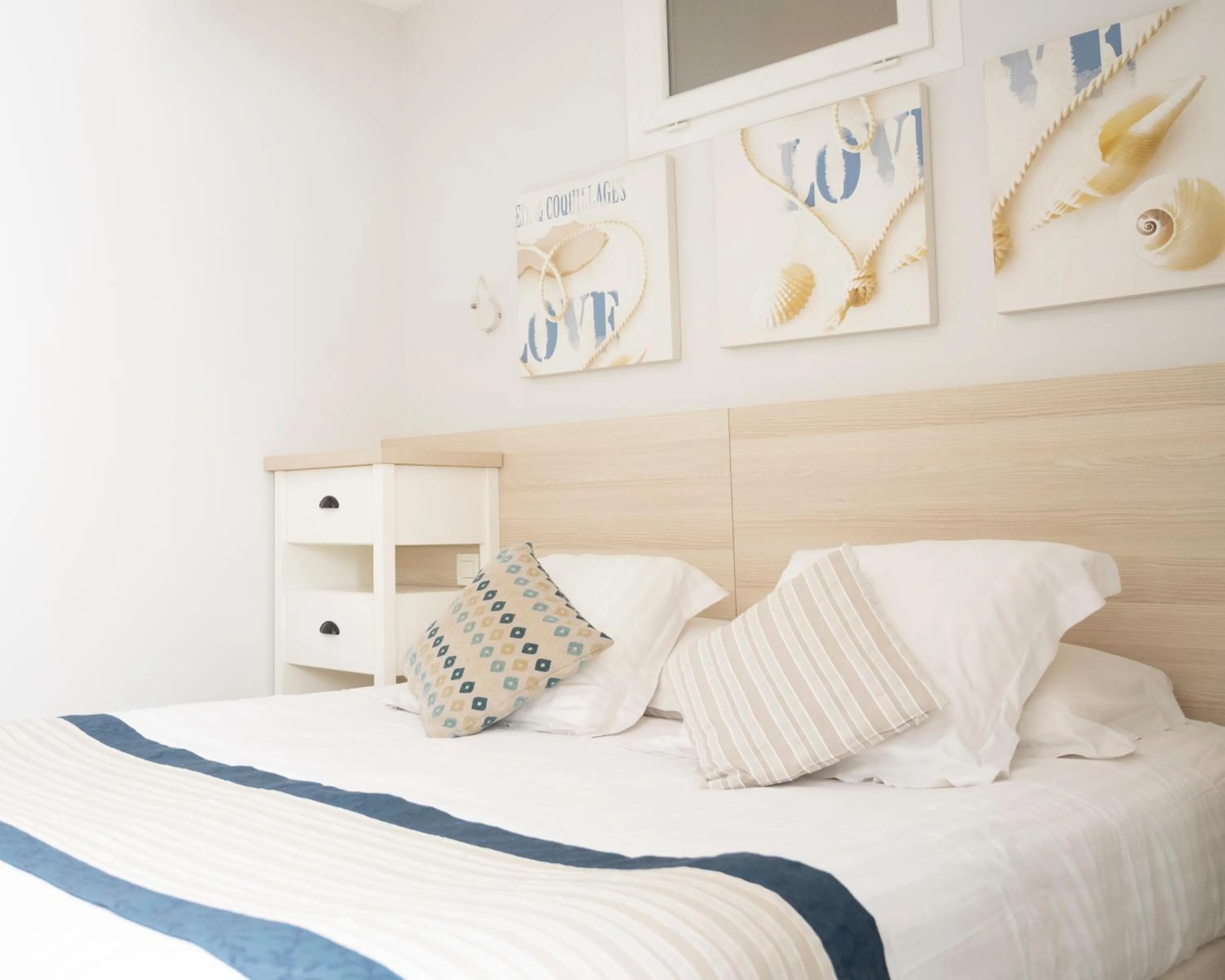 Bed in Hotel La Ciotat - A deux pas de l'eau