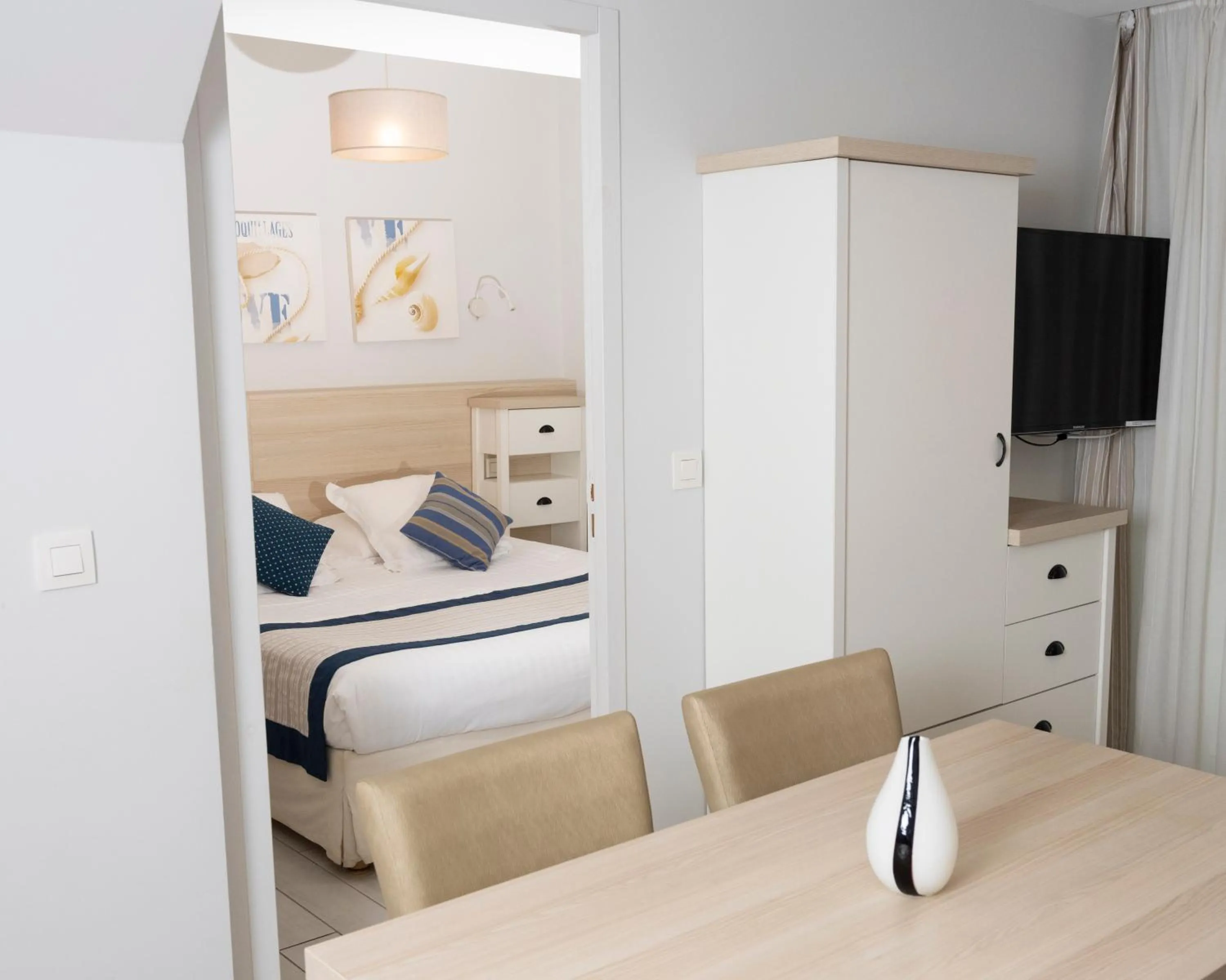 Bed in Hotel La Ciotat - A deux pas de l'eau