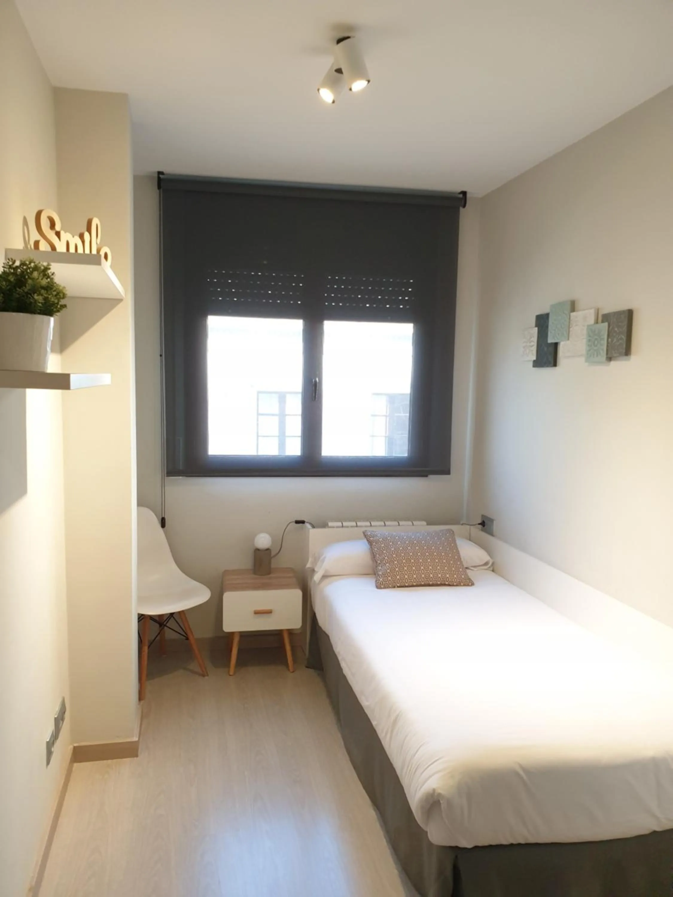 Bedroom, Bed in Apartamentos Real Lleida