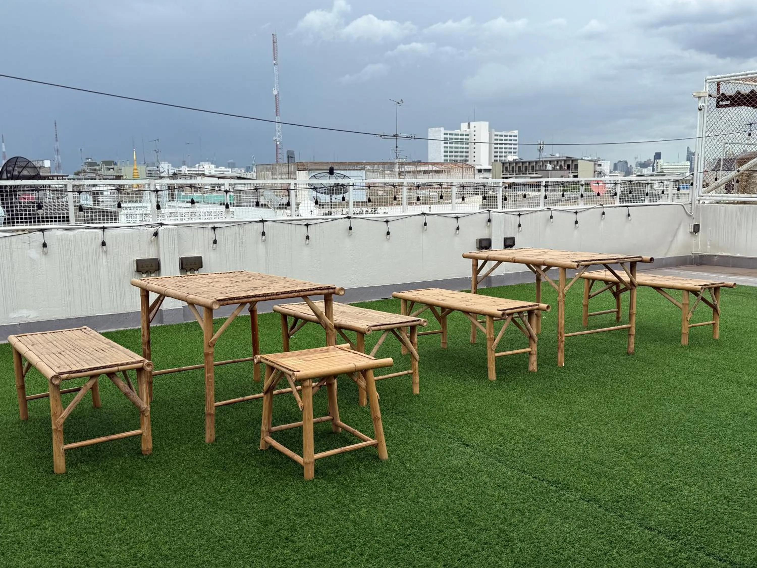 Patio in Baan Nampetch Hostel