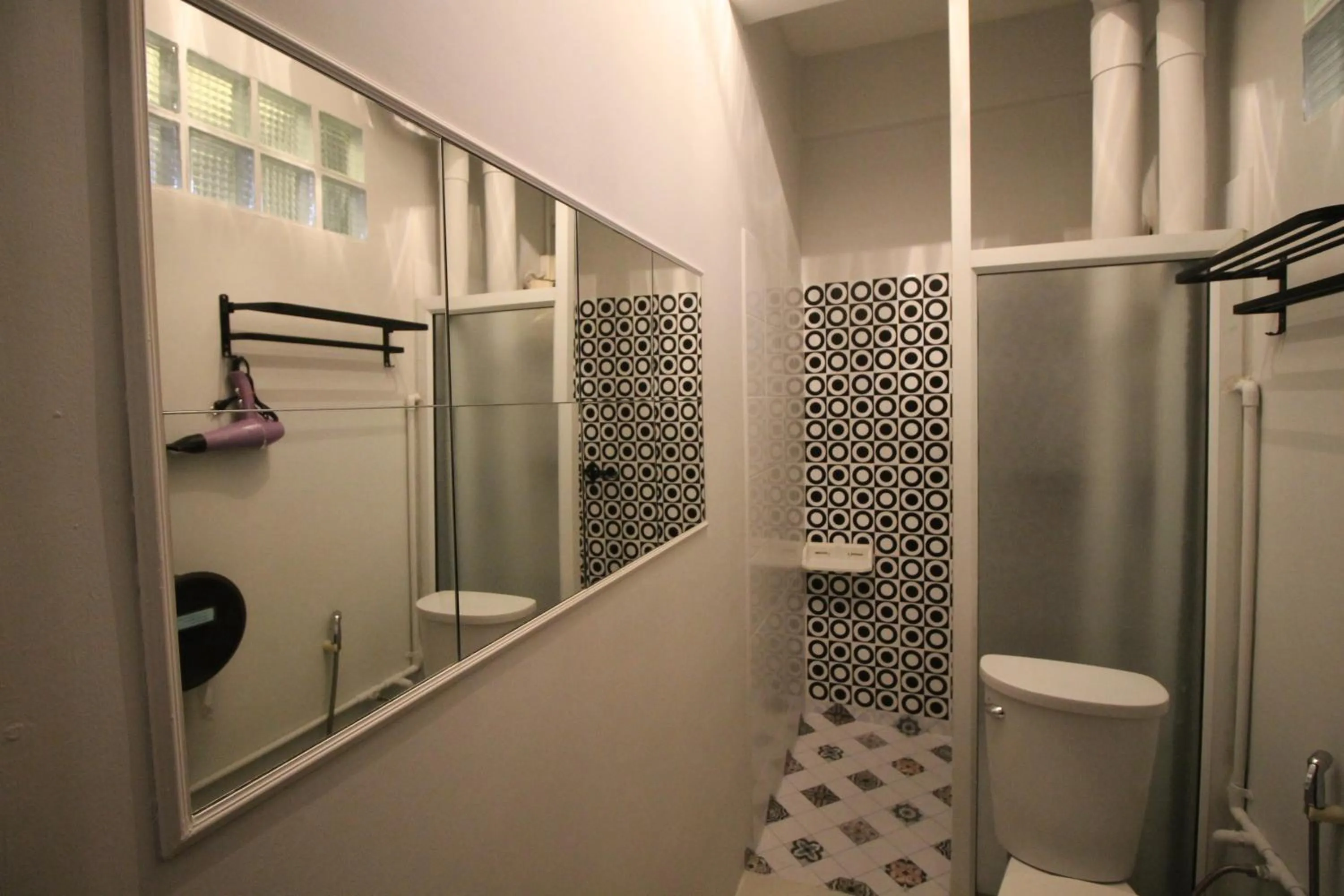 Shower in Baan Nampetch Hostel