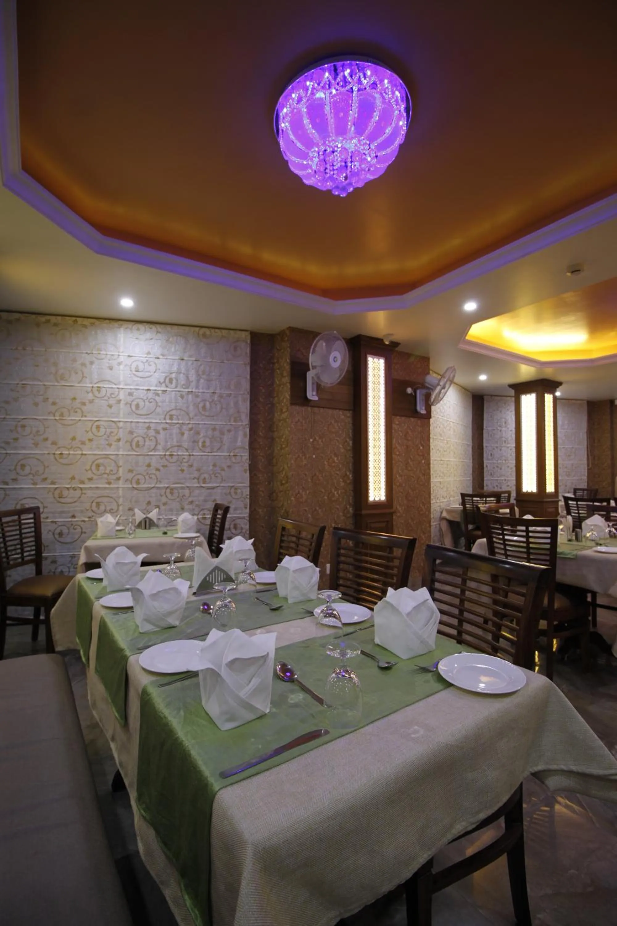 Restaurant/places to eat in Rock Castle By DLS Hotels