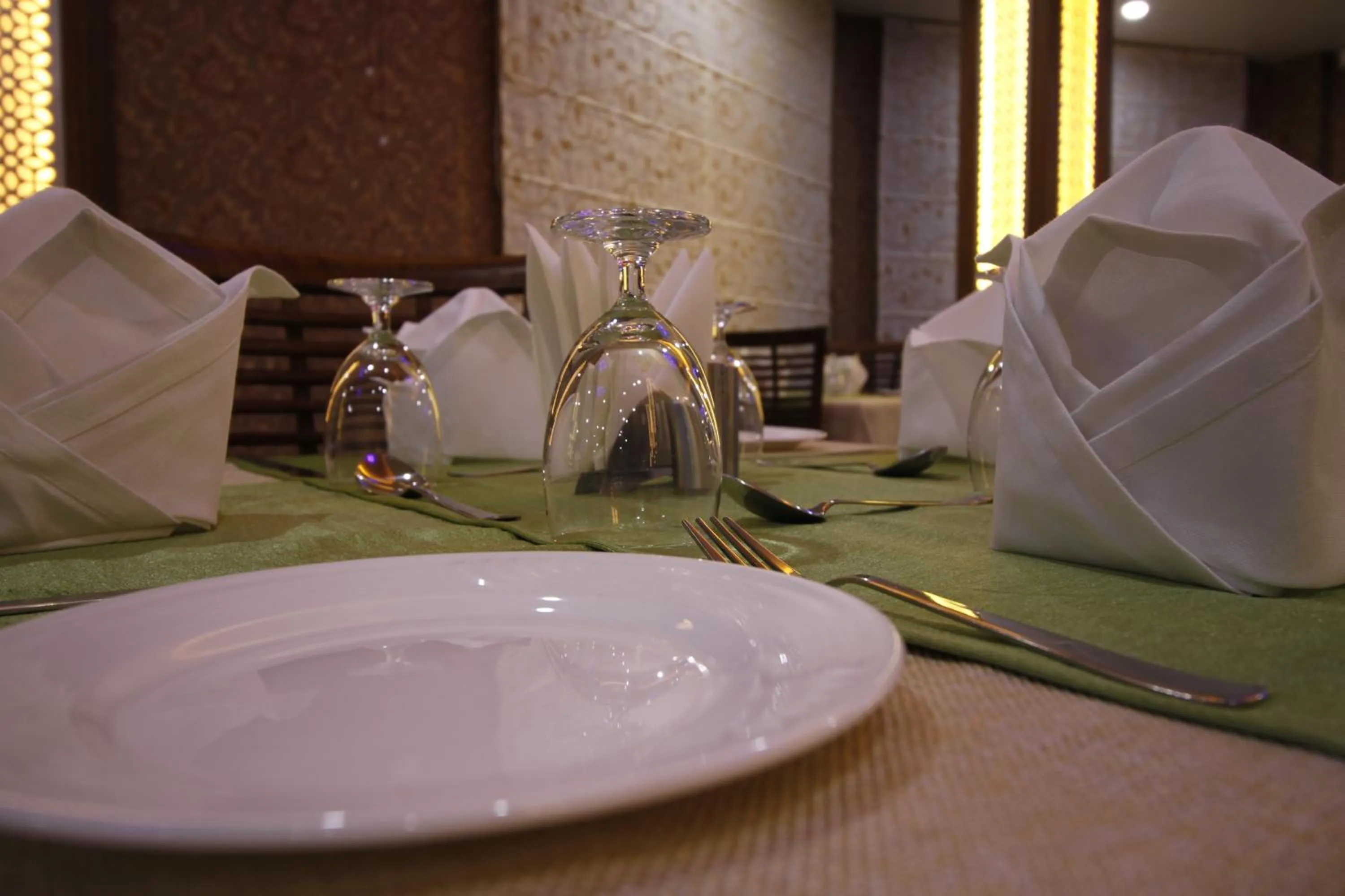 Restaurant/places to eat in Rock Castle By DLS Hotels