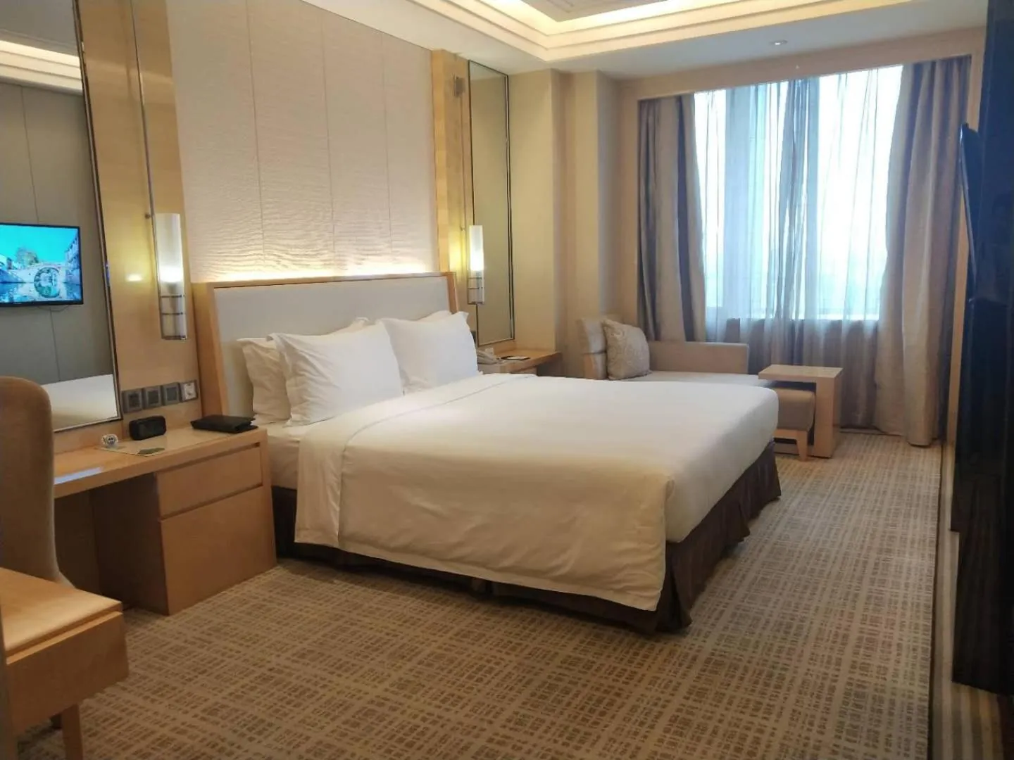 TV and multimedia, Bed in Ramada Plaza Qiandeng Kunshan