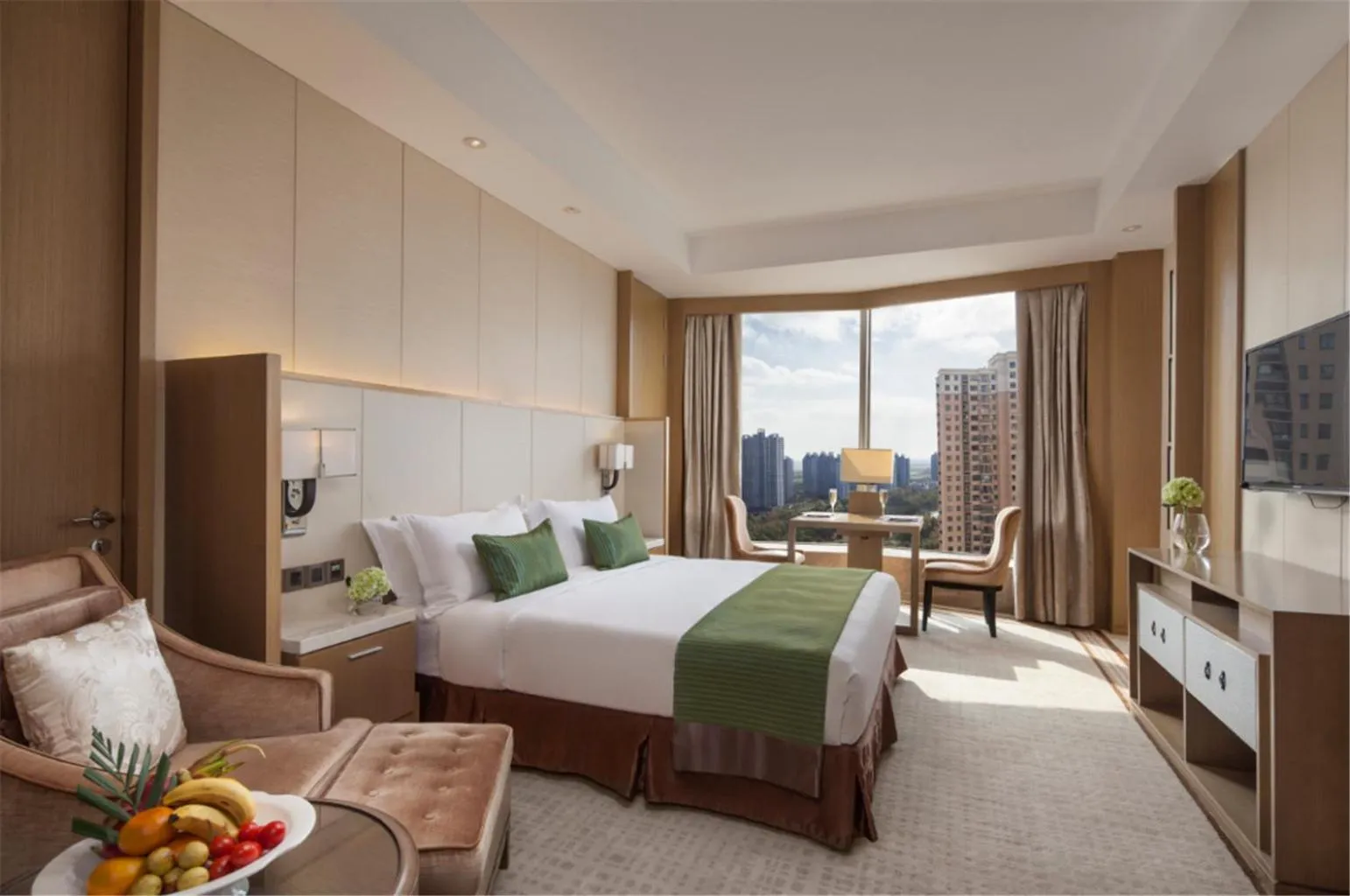 Bed in Ramada Plaza Qiandeng Kunshan