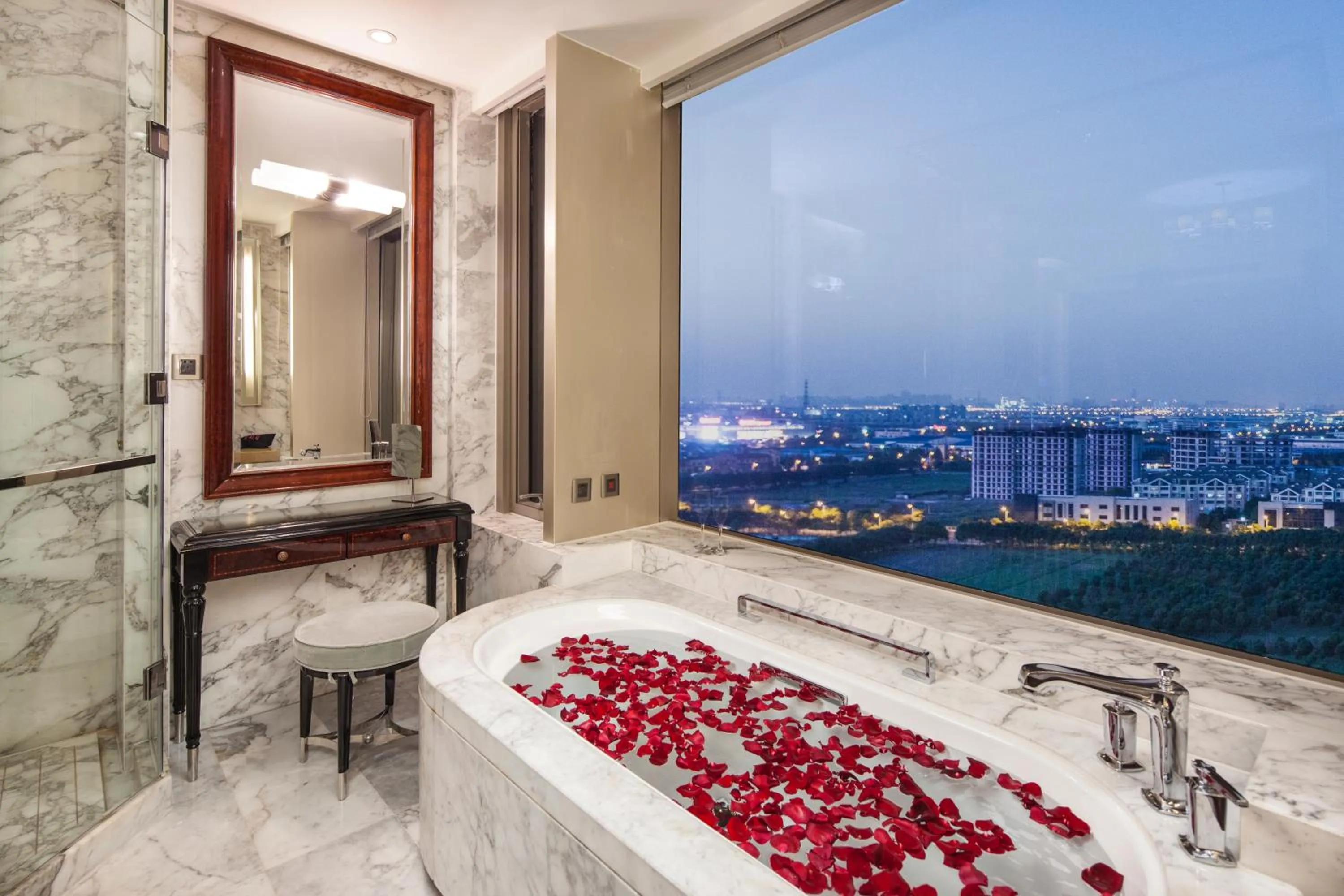 Bath in Ramada Plaza Qiandeng Kunshan