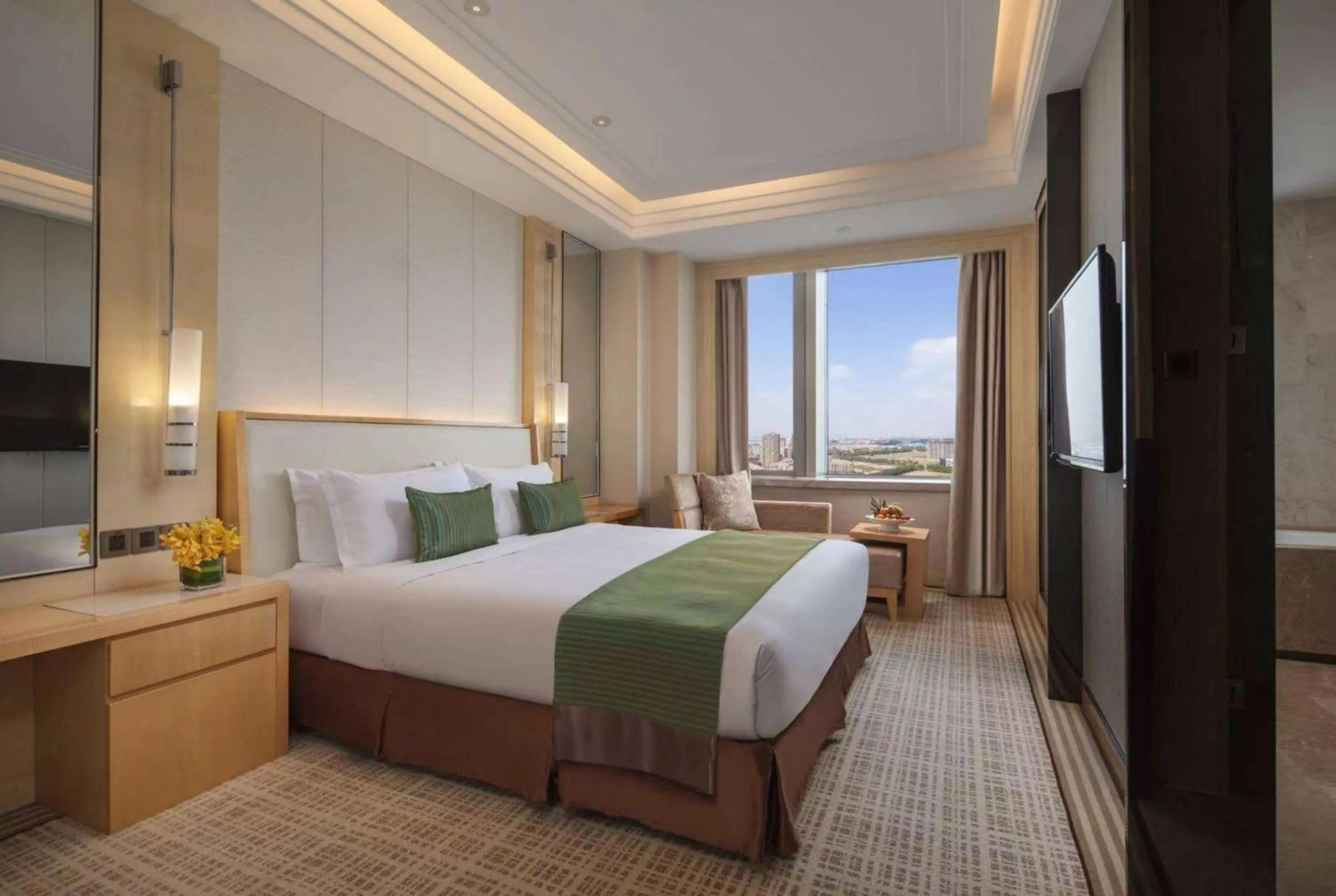 Photo of the whole room, Bed in Ramada Plaza Qiandeng Kunshan
