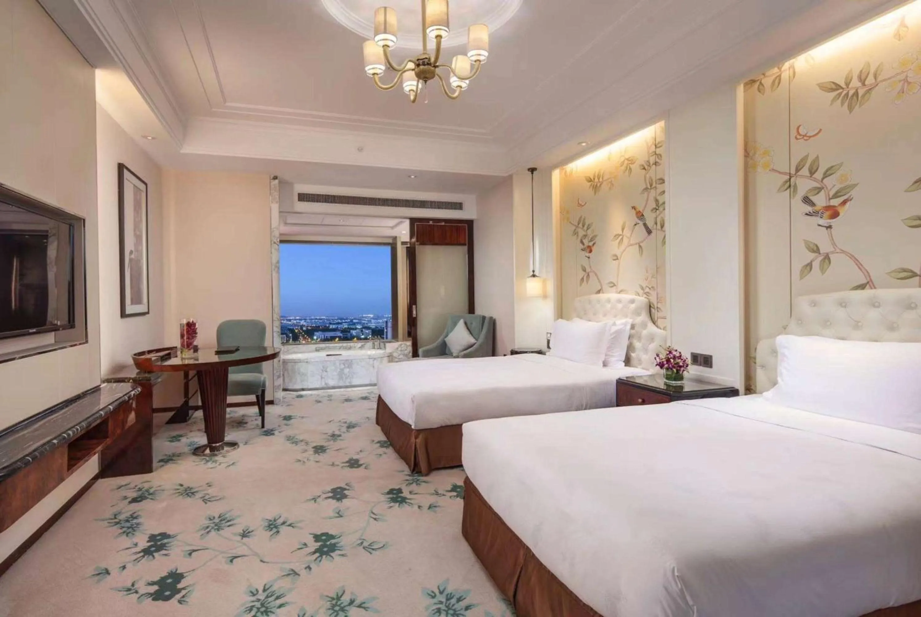 Photo of the whole room, Bed in Ramada Plaza Qiandeng Kunshan