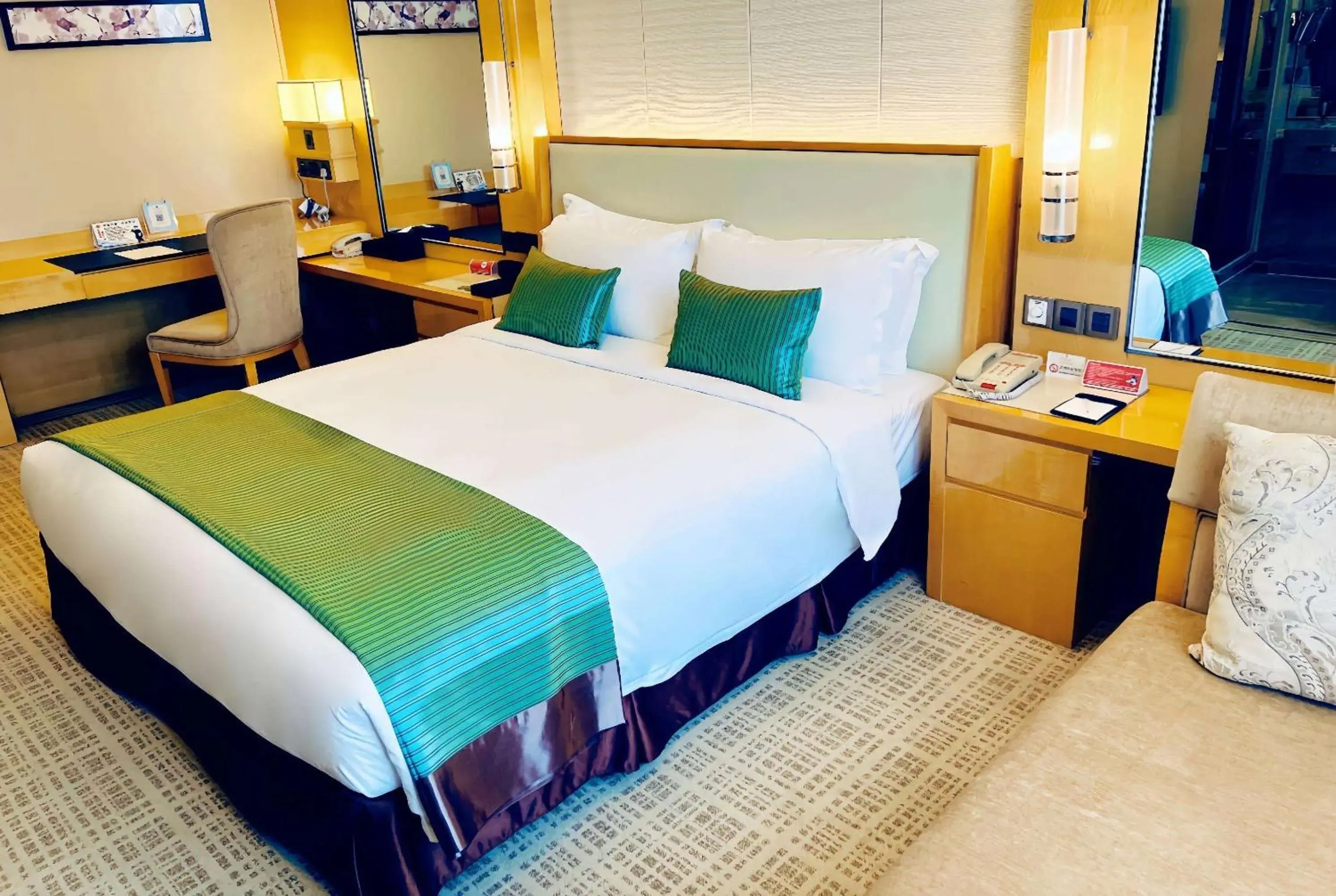 Business King Room in Ramada Plaza Qiandeng Kunshan Business King Room in Ramada Plaza Qiandeng Kunshan