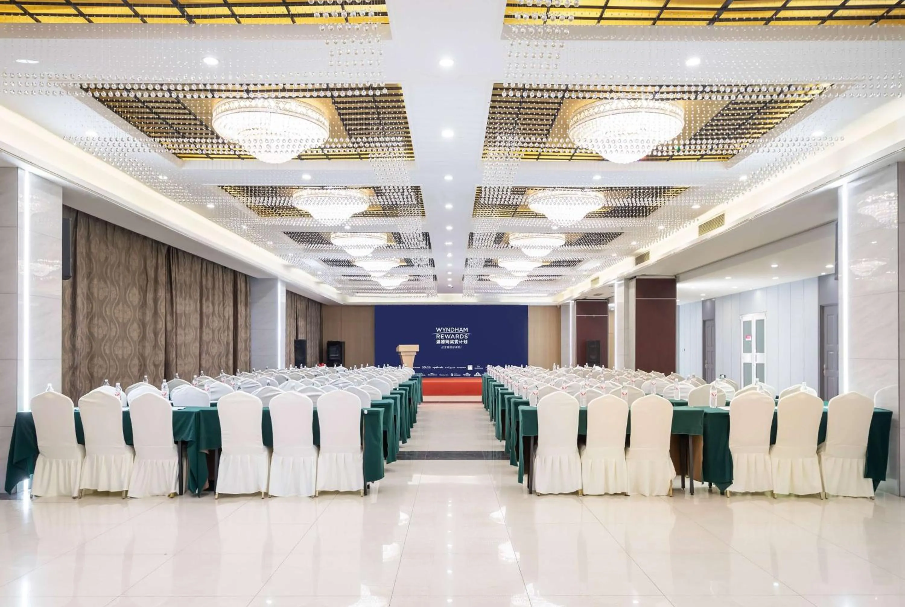 Meeting/conference room in Ramada Linyi North