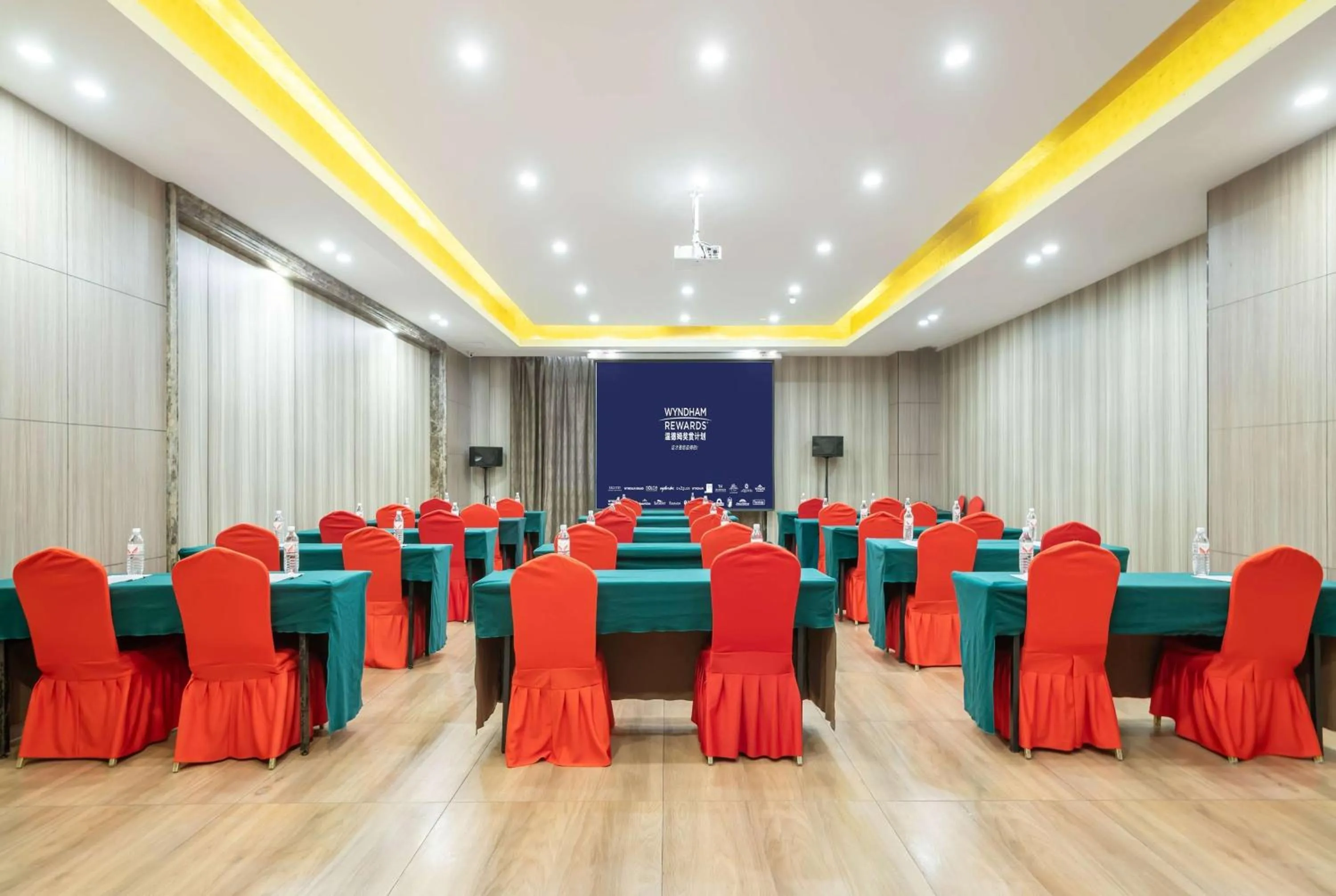 Meeting/conference room in Ramada Linyi North