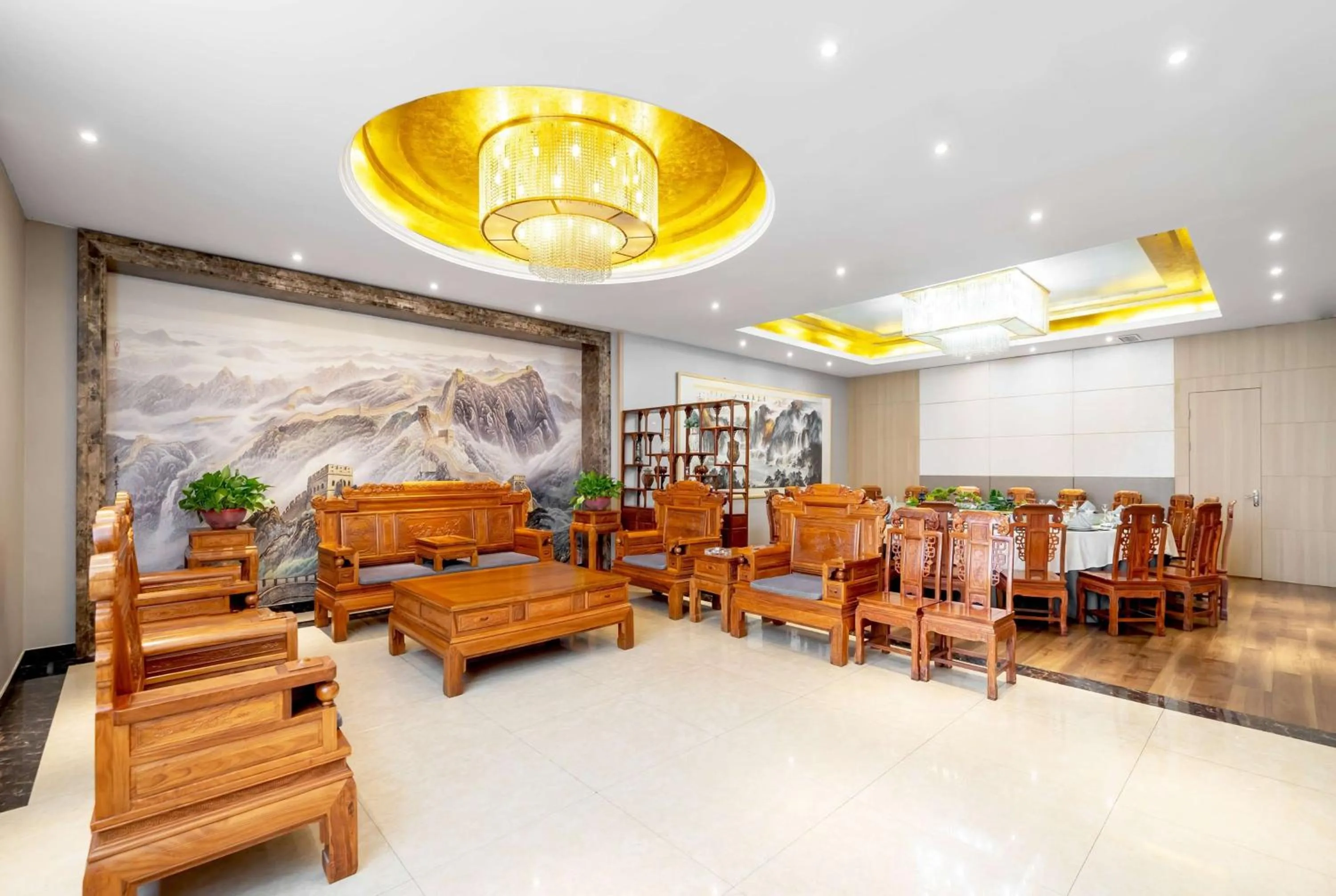 Bed, Restaurant/Places to Eat in Ramada Linyi North