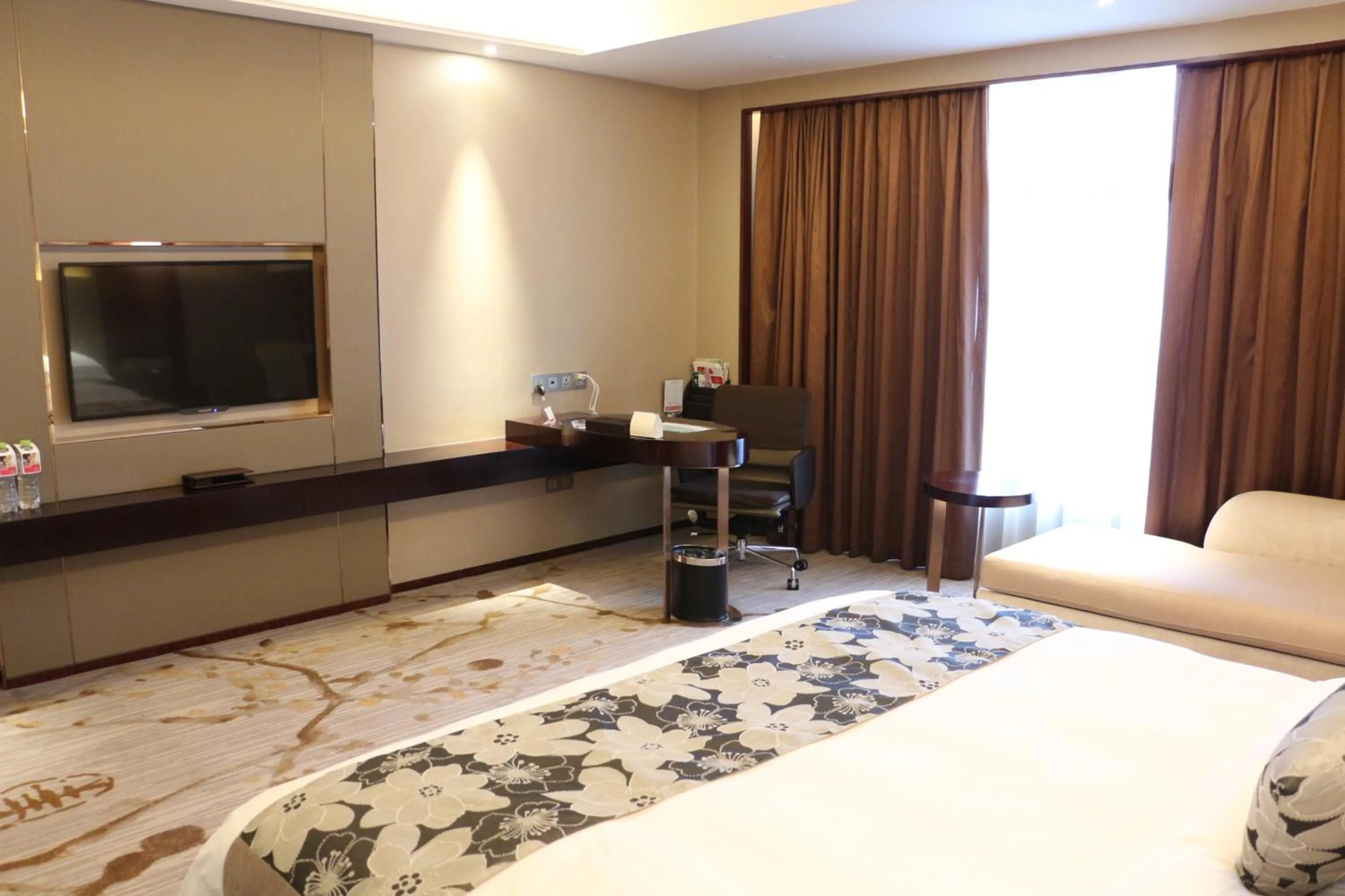 Bed in Ramada Yiyang Taojiang