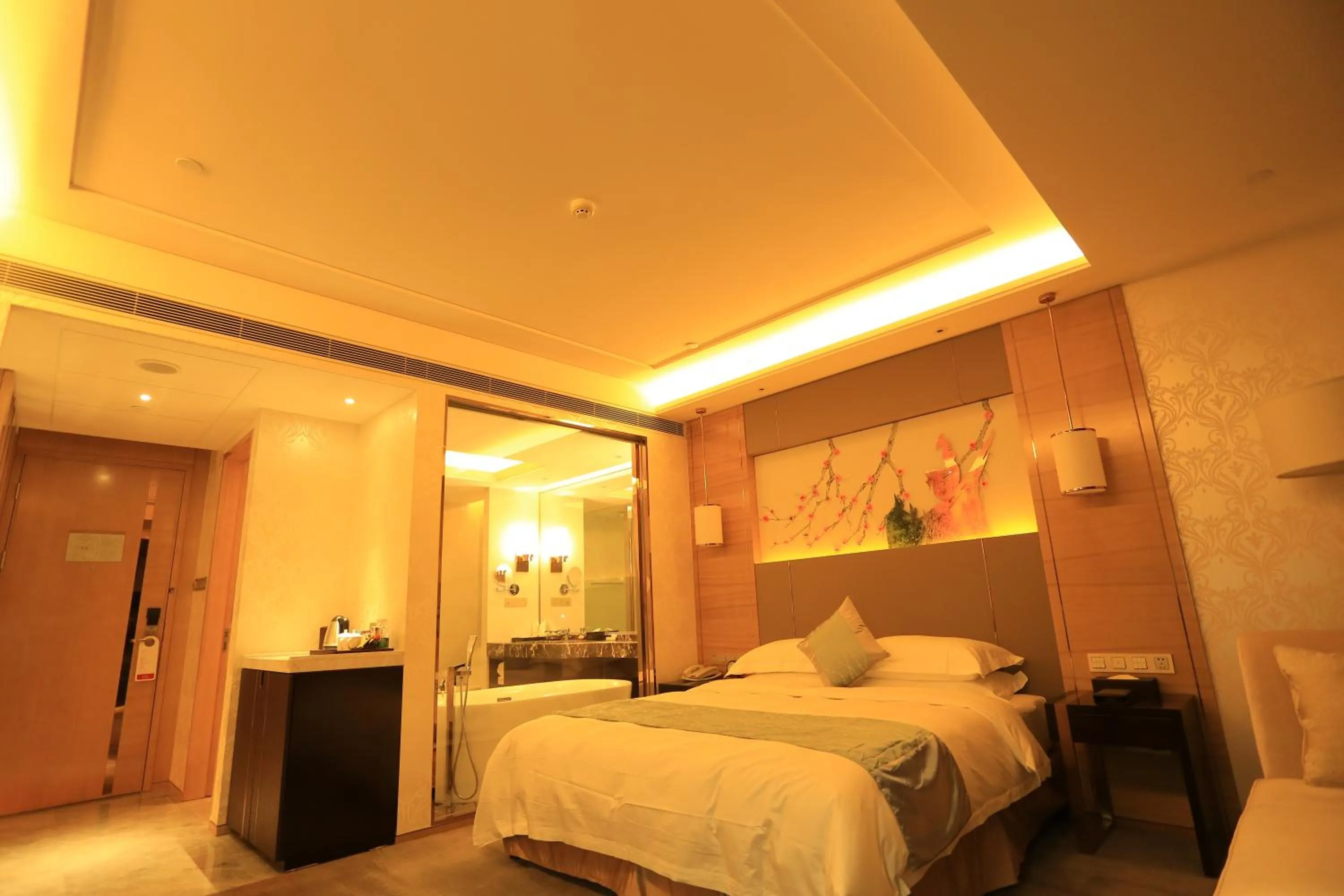 Bed in Ramada Yiyang Taojiang