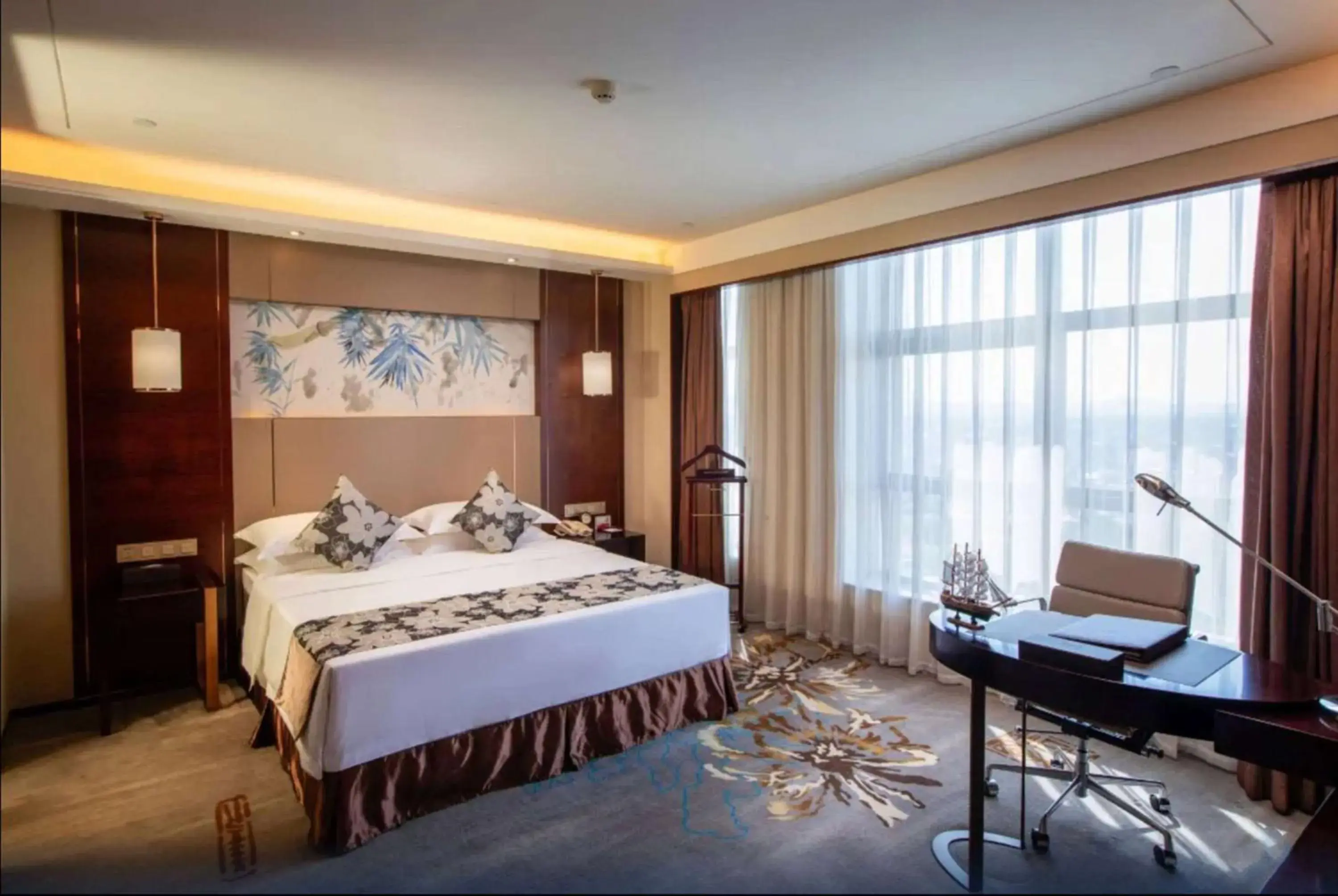 Executive Room with One King Bed in Ramada Yiyang Taojiang Executive Room with One King Bed in Ramada Yiyang Taojiang