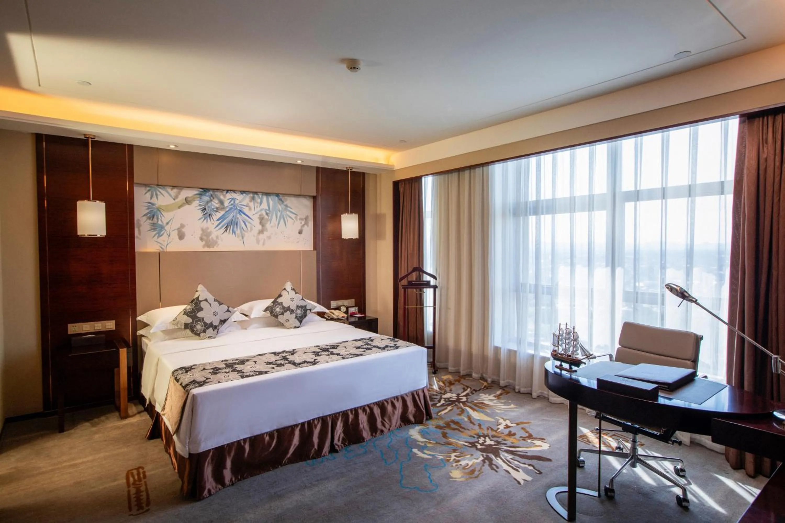 Bed in Ramada Yiyang Taojiang