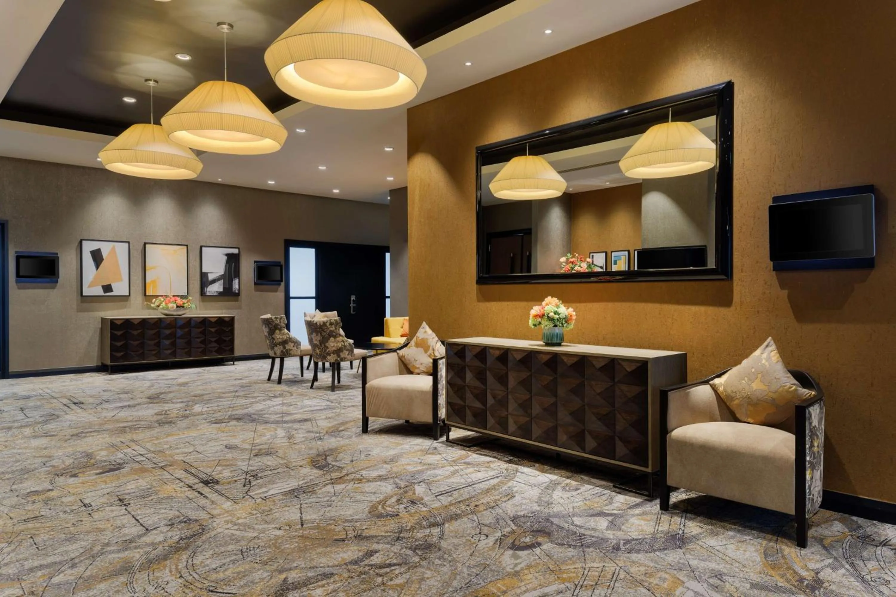 Lobby or reception in DoubleTree by Hilton Woking