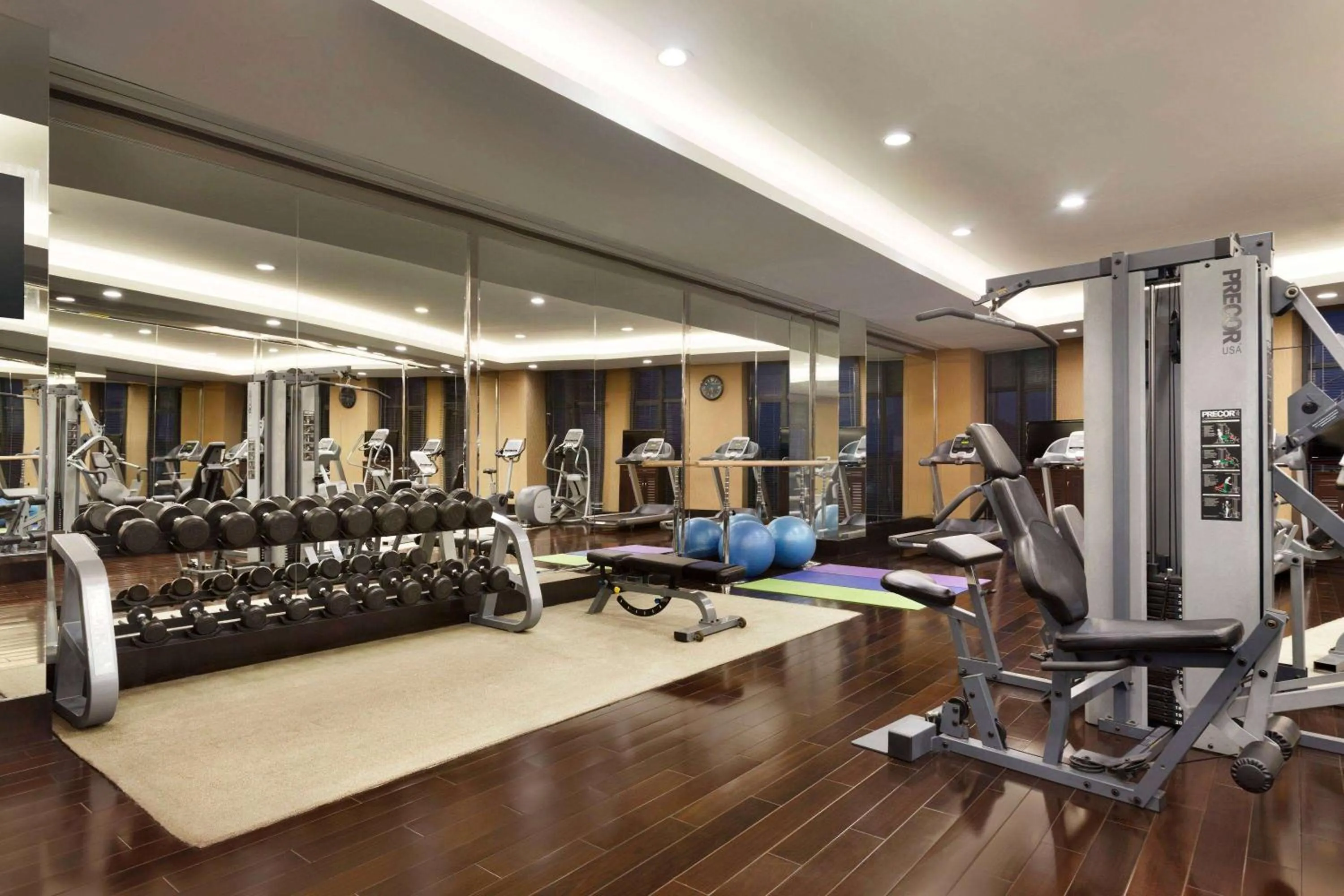 Fitness centre/facilities in Ramada Plaza Lianyungang