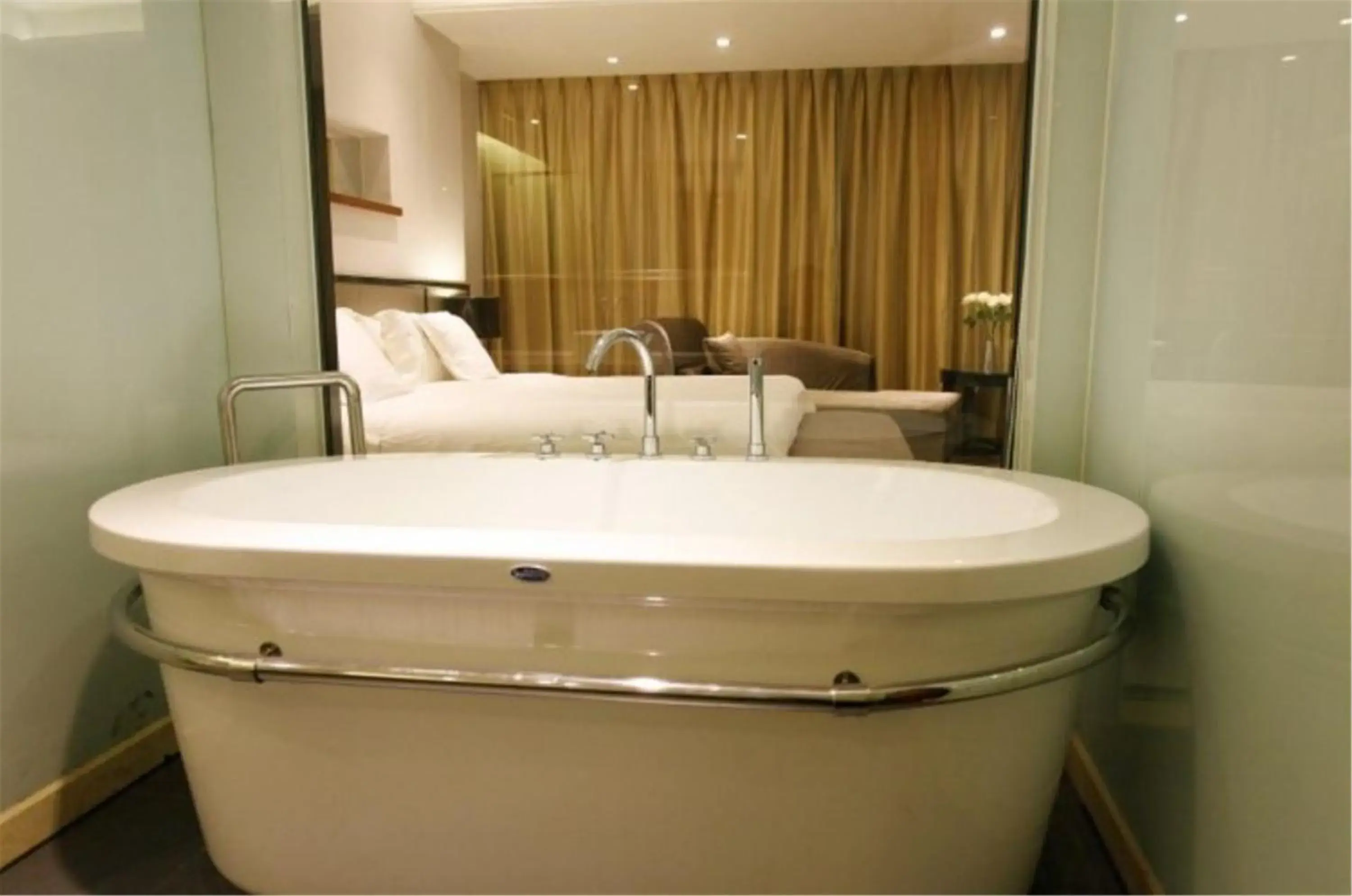 Business Twin Room - Non-Smoking in Ramada Meizhou Business Twin Room - Non-Smoking in Ramada Meizhou