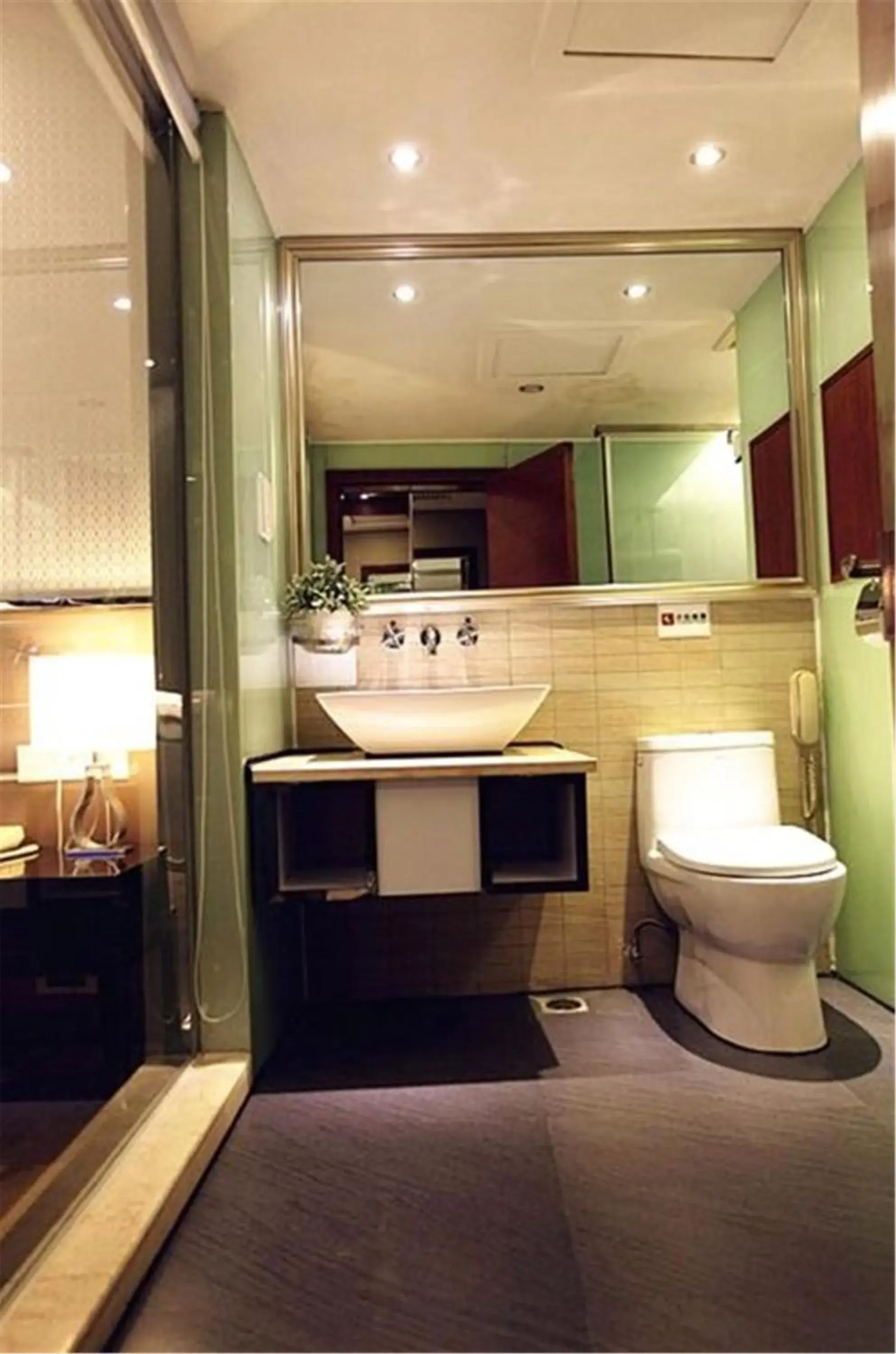 King Room - Smoking in Ramada Meizhou King Room - Smoking in Ramada Meizhou