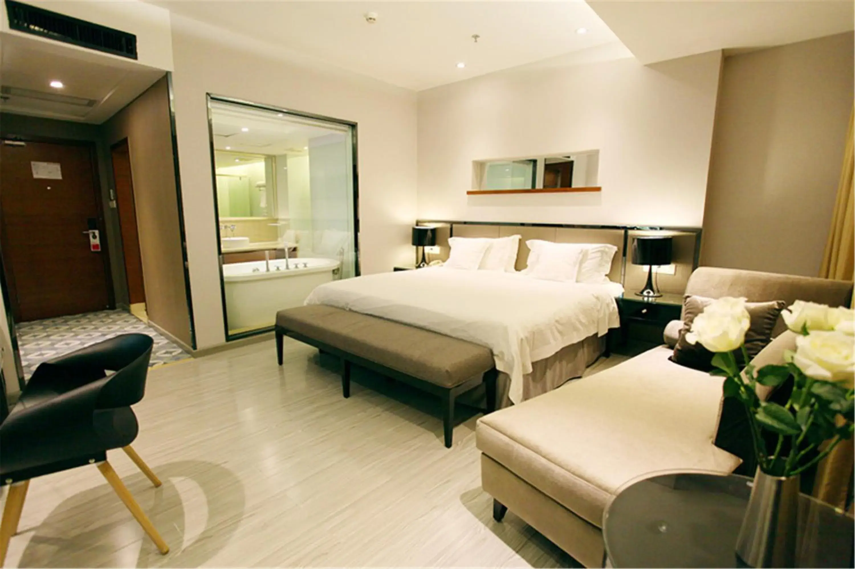 Deluxe King Room - Non-Smoking in Ramada Meizhou Deluxe King Room - Non-Smoking in Ramada Meizhou