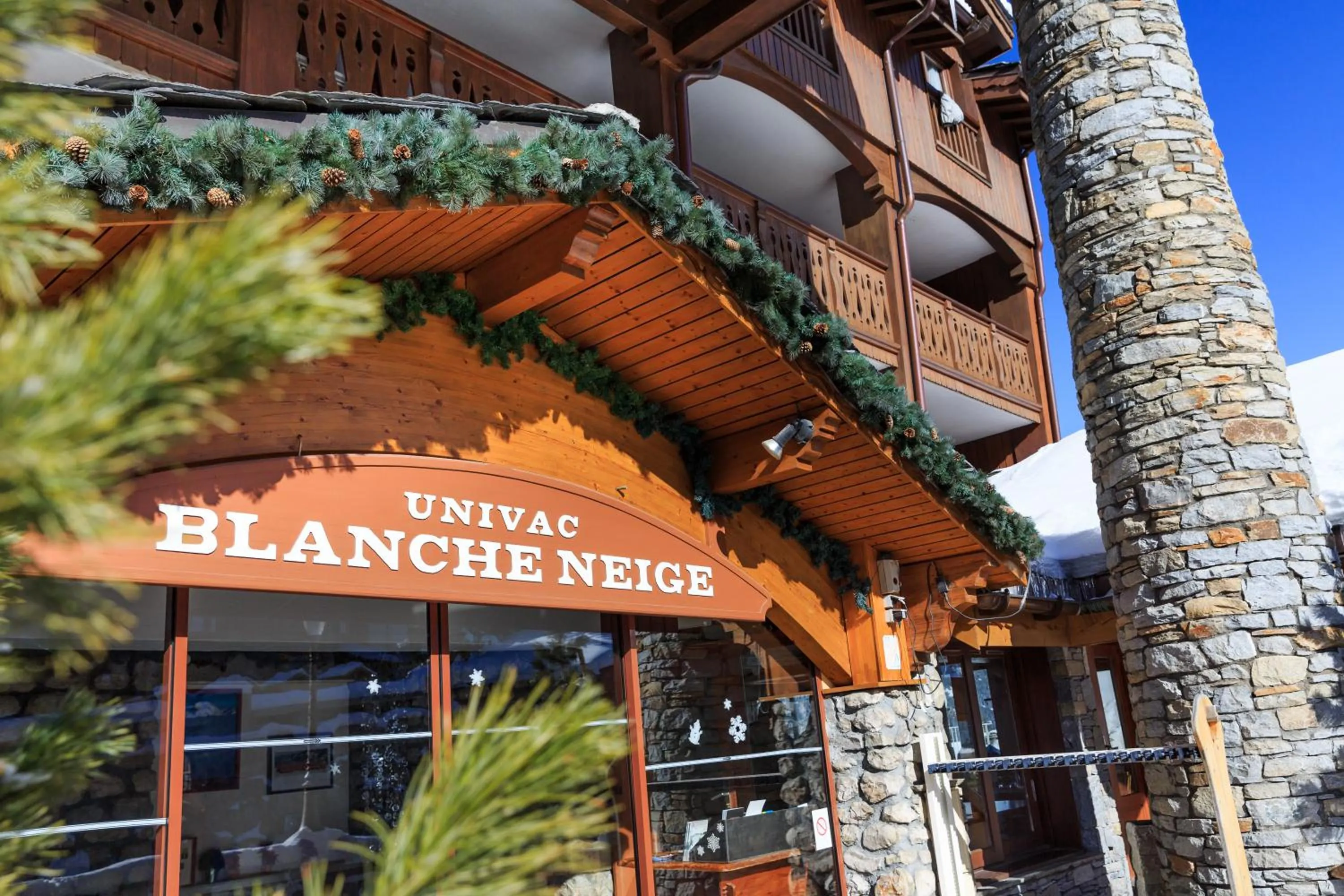 Property building in Hotel Club Blanche Neige