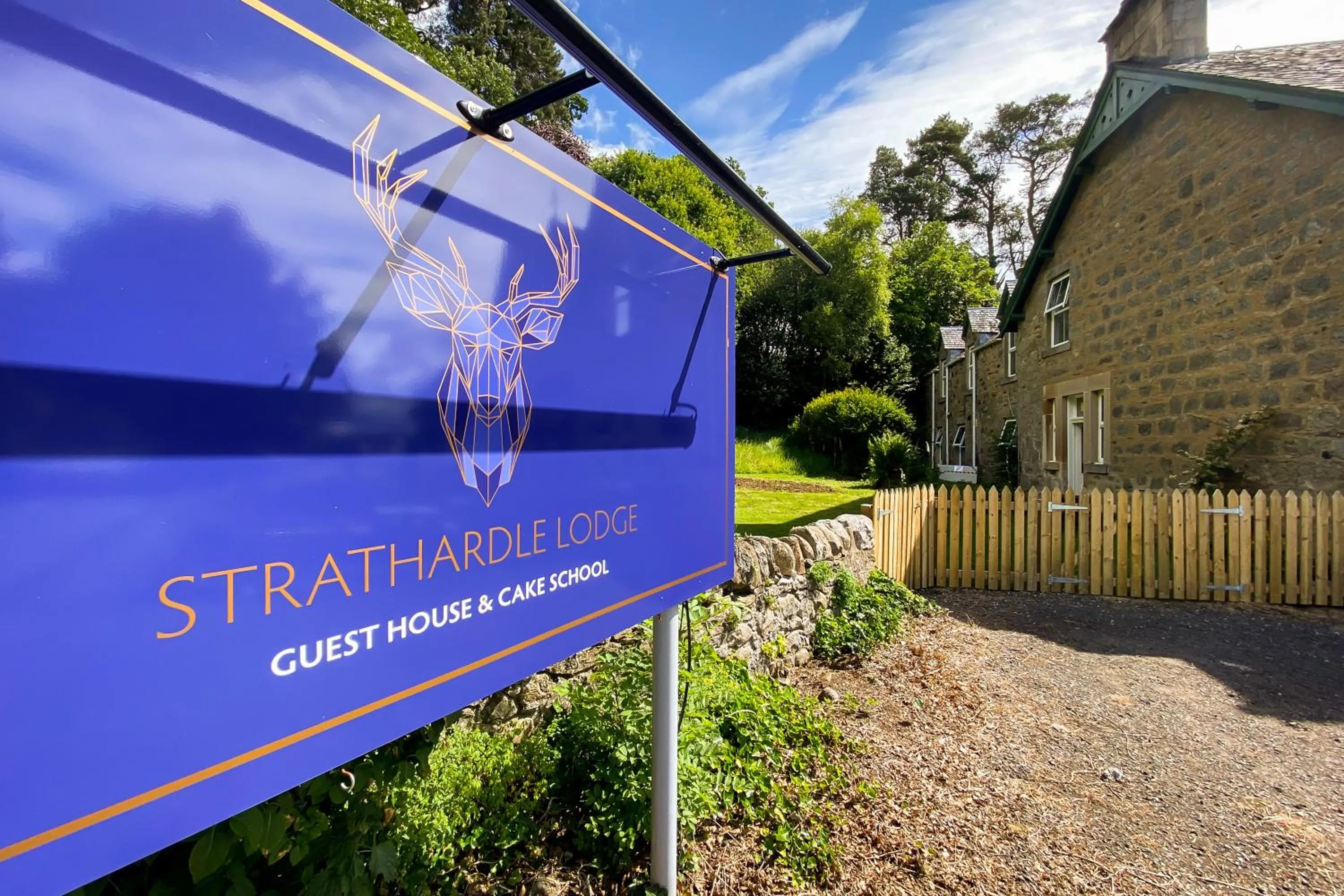 Logo/Certificate/Sign in Strathardle Lodge