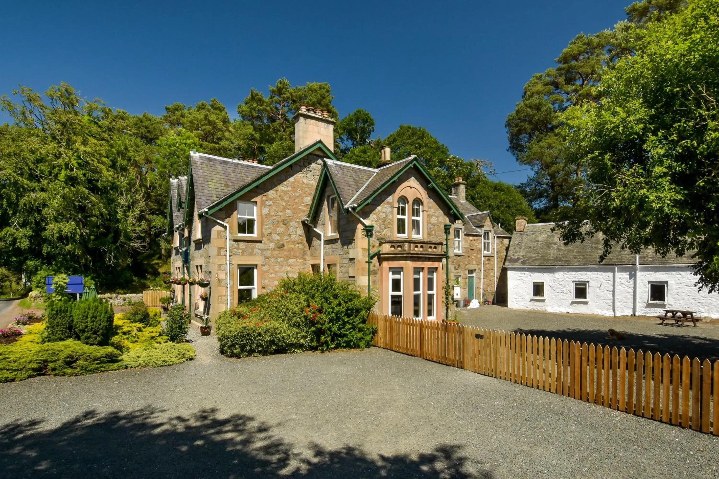 Property building in Strathardle Lodge